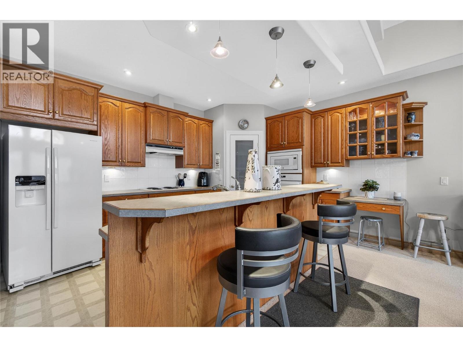 571 6 Street NE Unit# 302, Salmon Arm