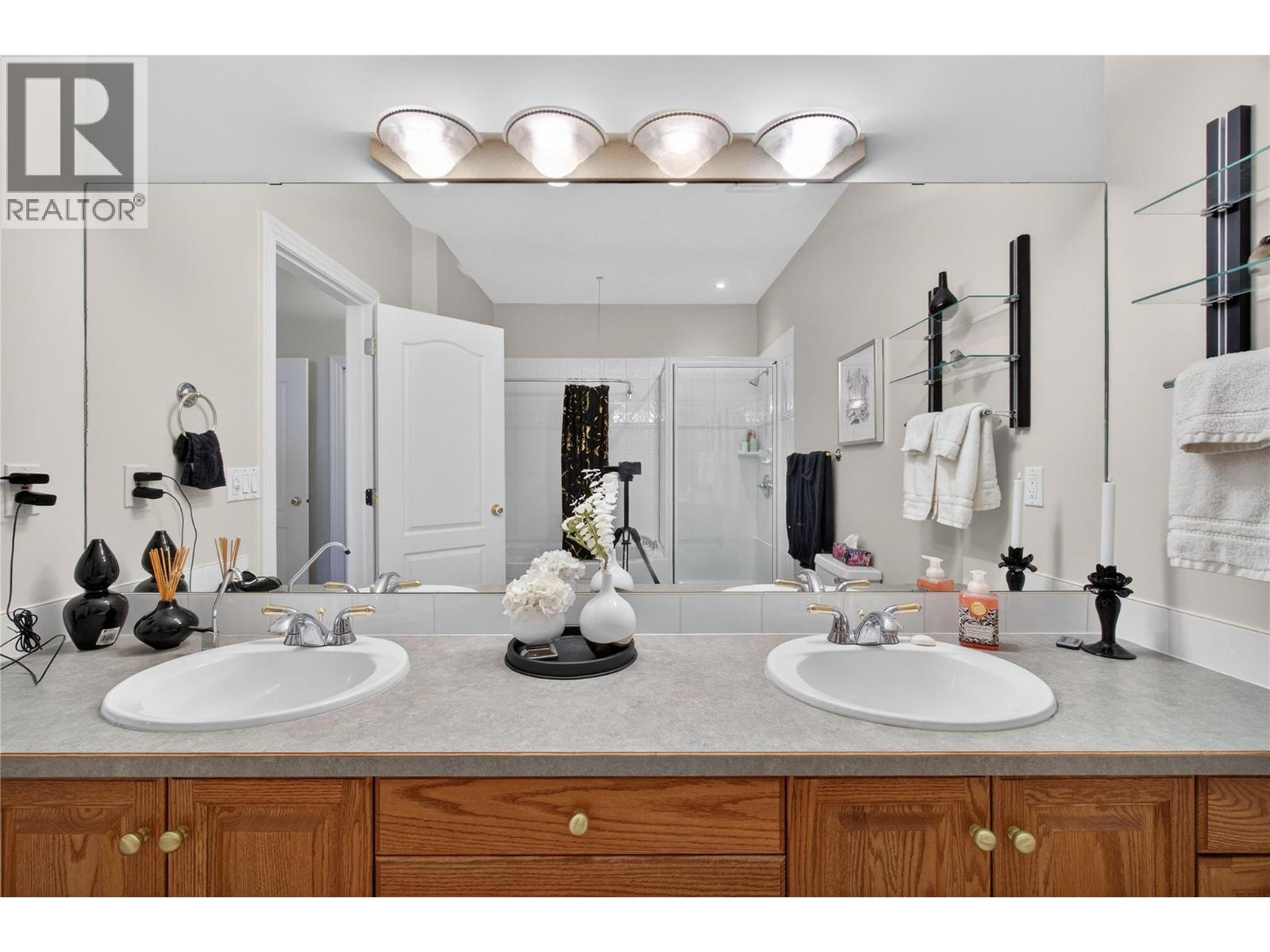 571 6 Street NE Unit# 302, Salmon Arm