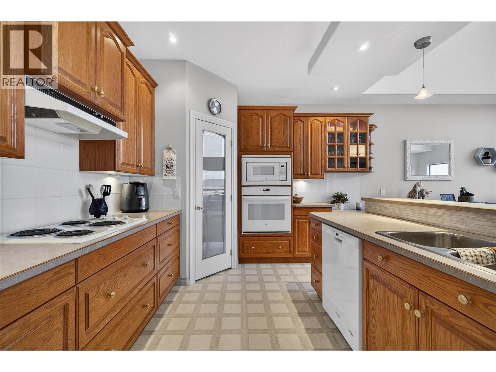 571 6 Street NE Unit# 302, Salmon Arm