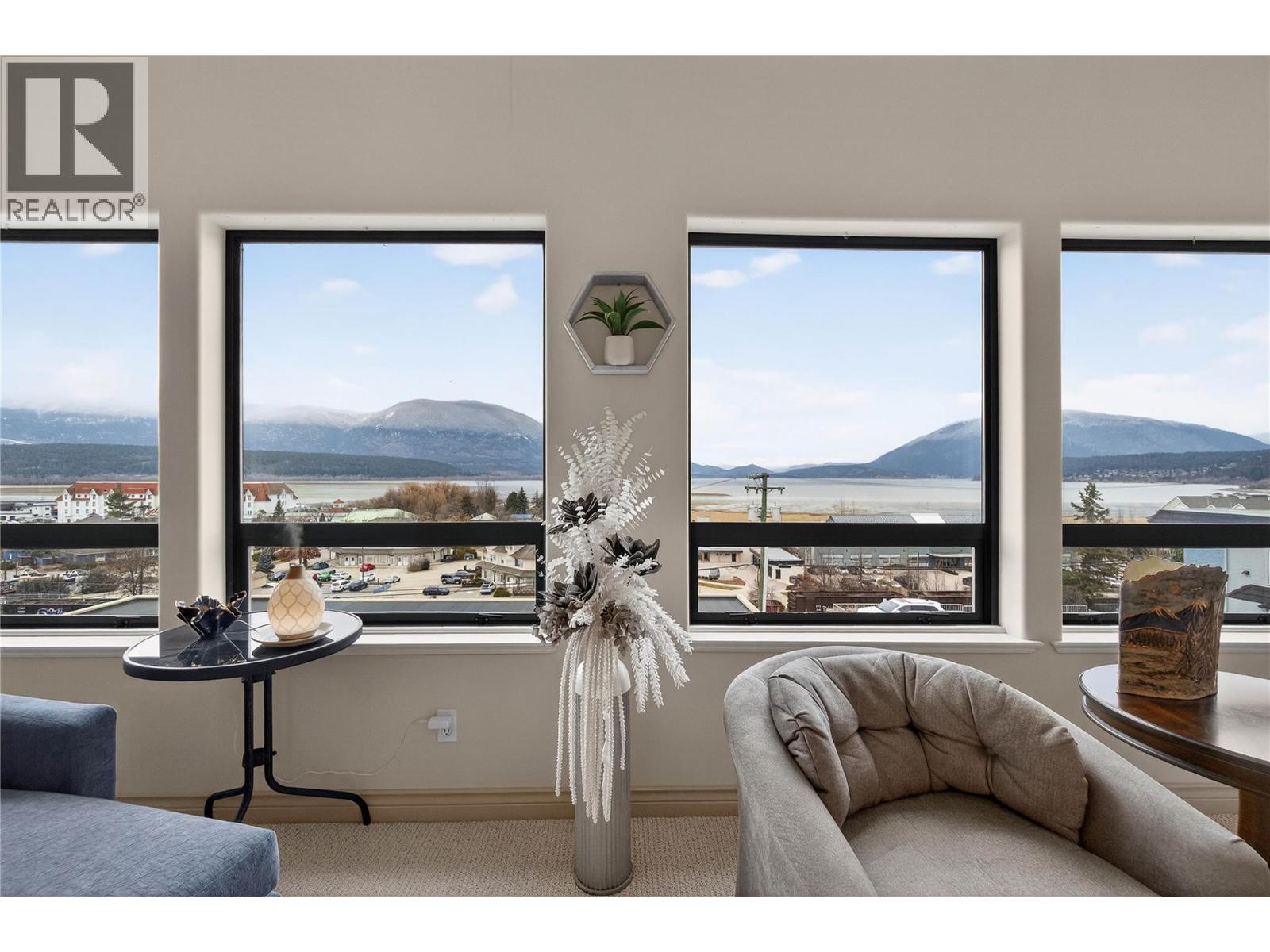 571 6 Street NE Unit# 302, Salmon Arm