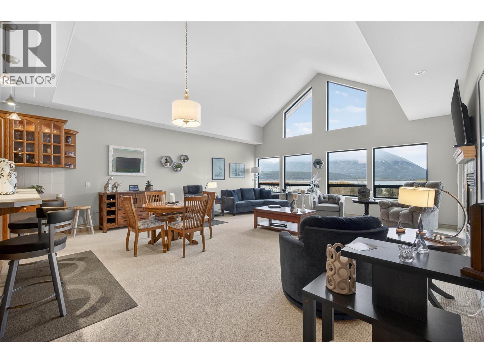 571 6 Street NE Unit# 302, Salmon Arm