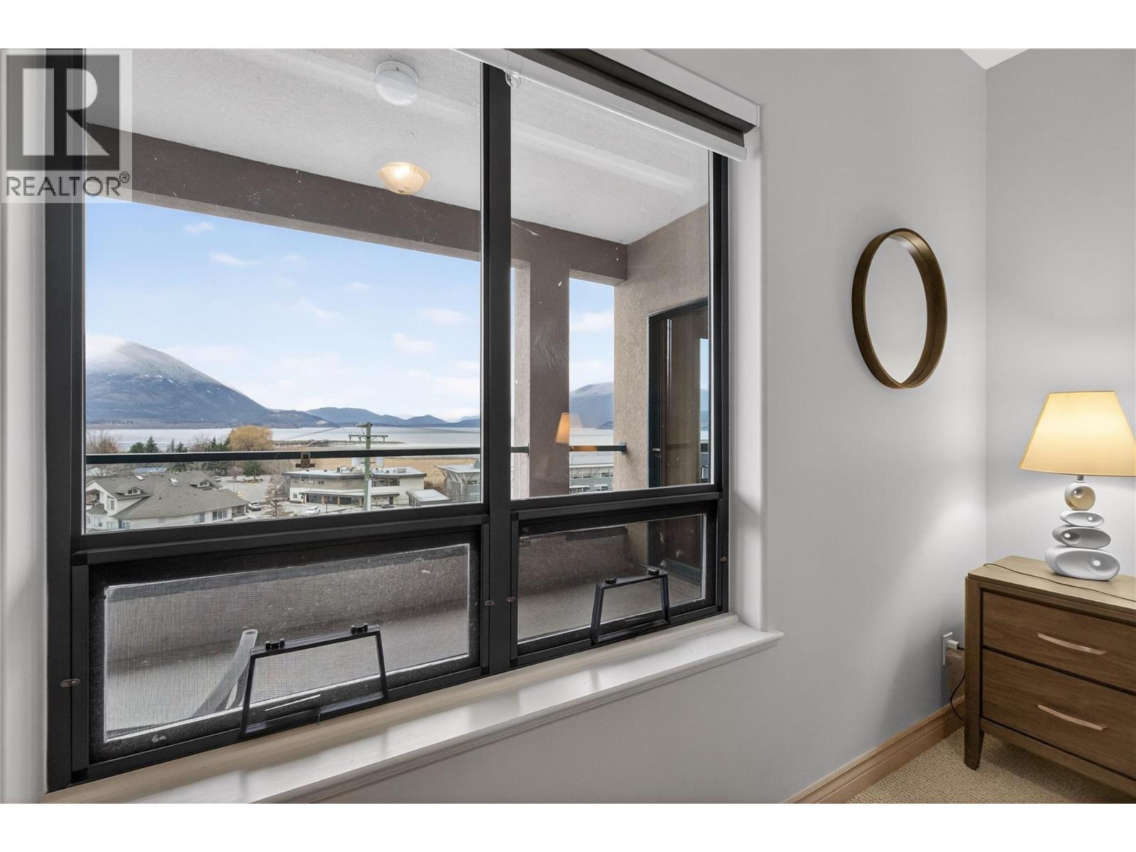 571 6 Street NE Unit# 302, Salmon Arm