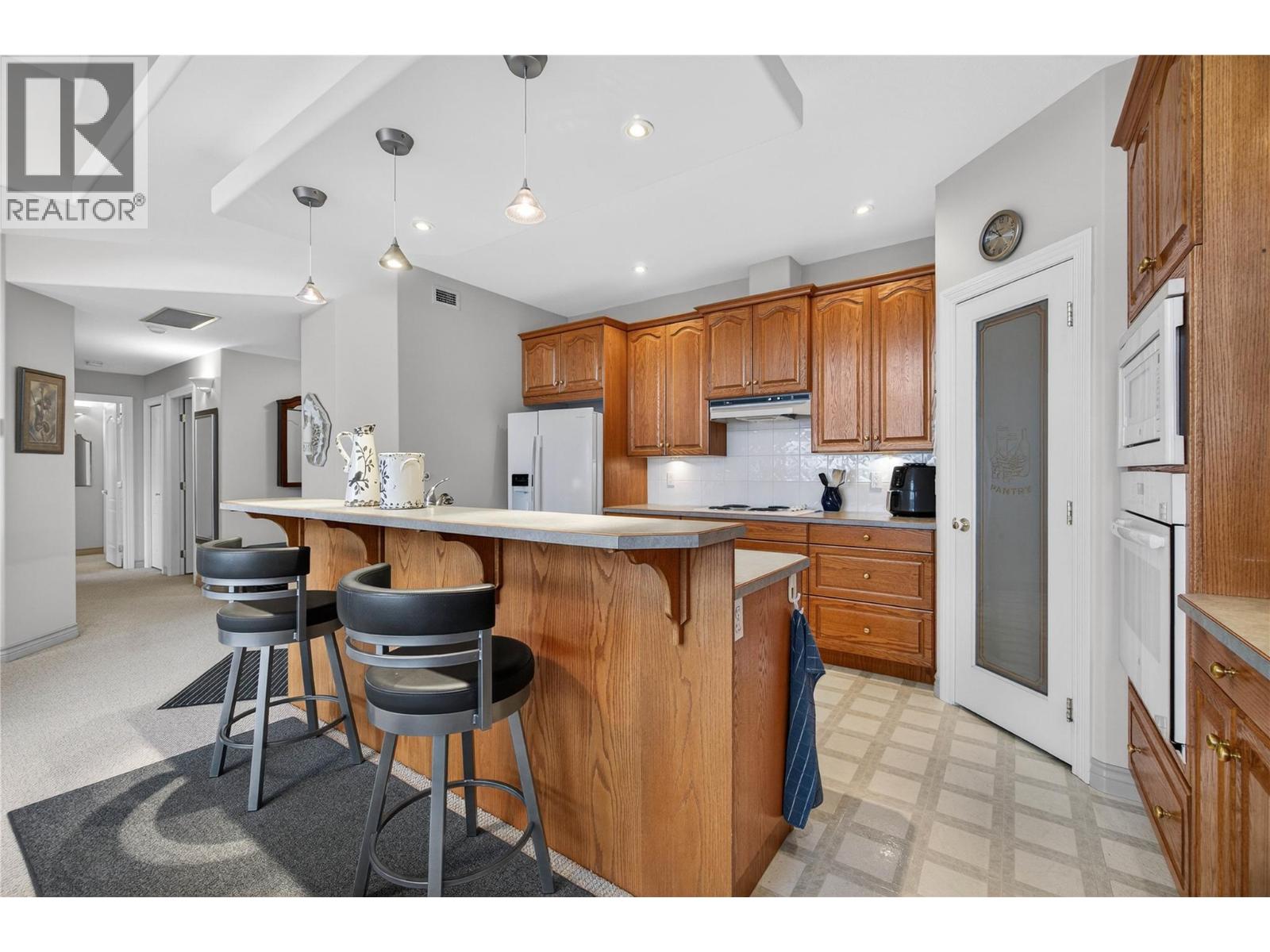 571 6 Street NE Unit# 302, Salmon Arm