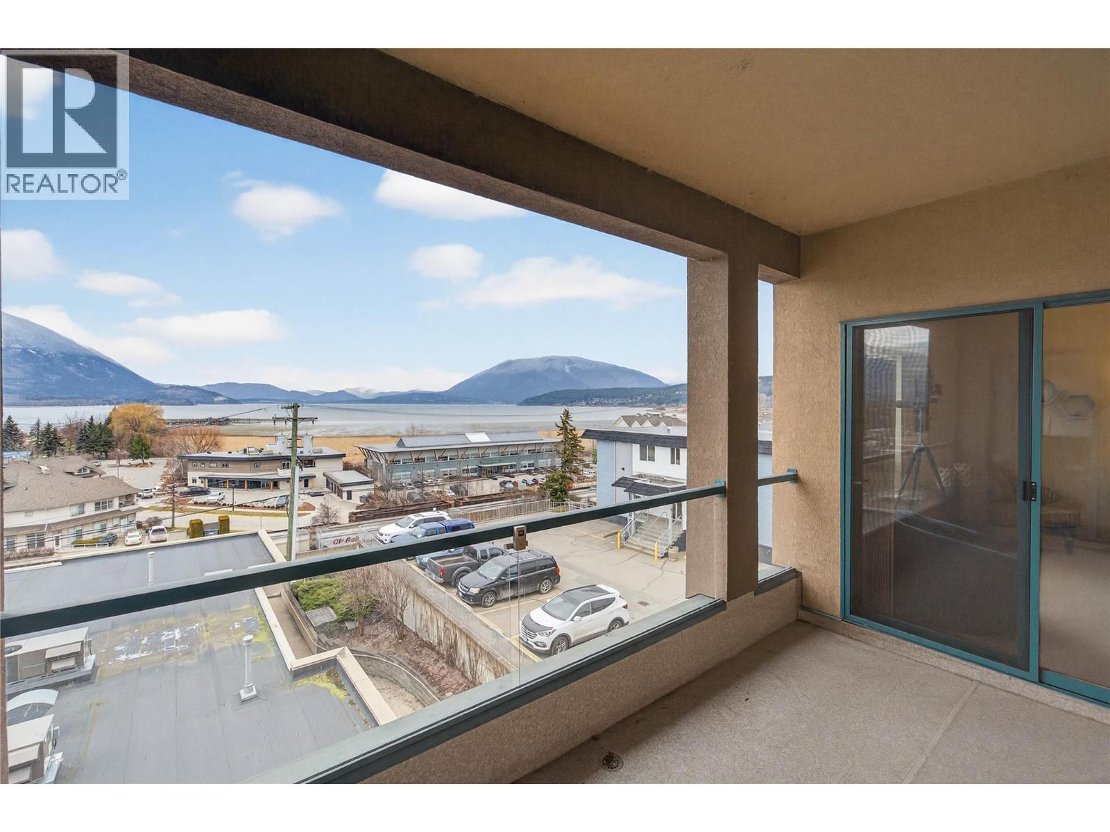 571 6 Street NE Unit# 302, Salmon Arm