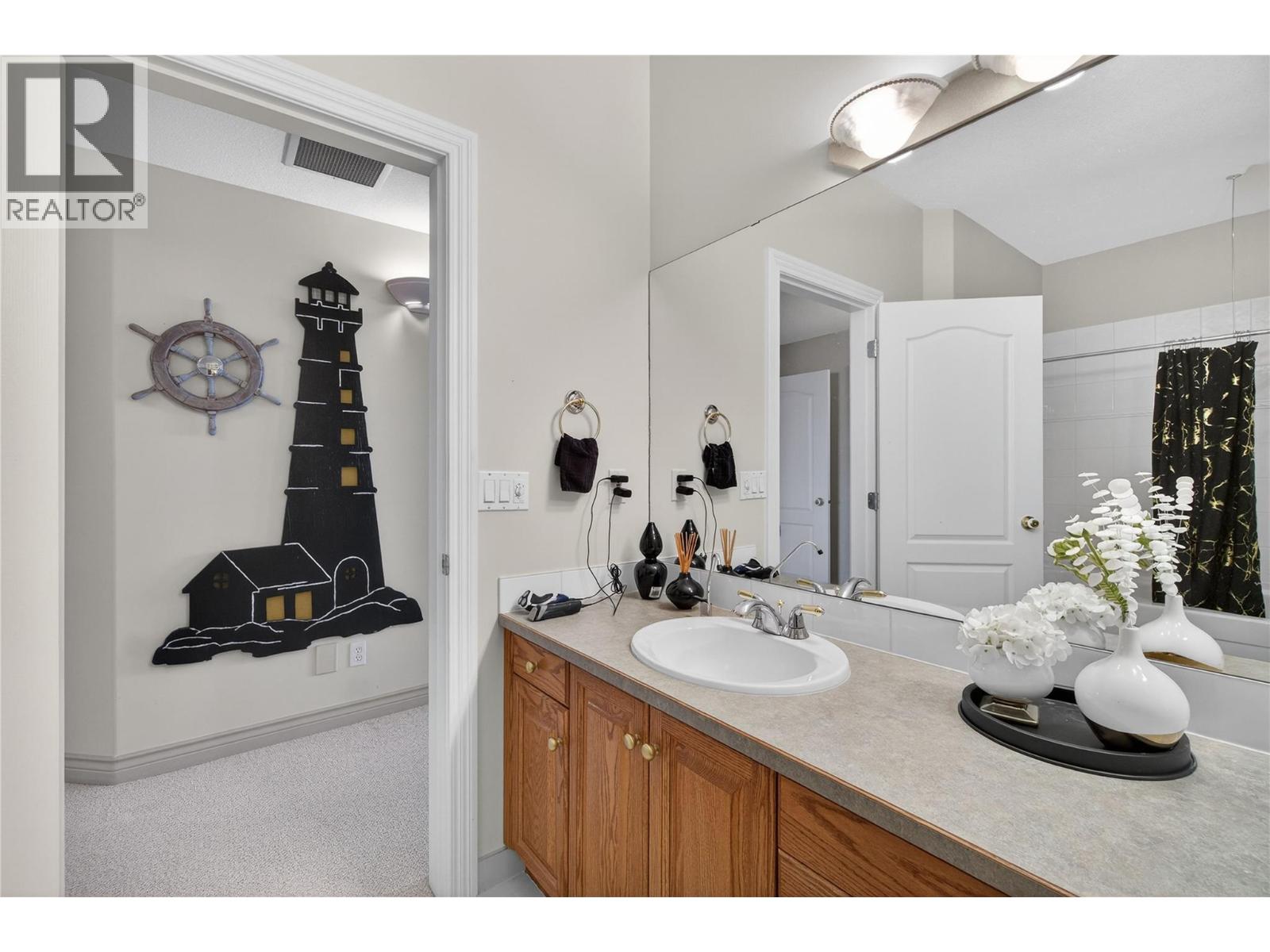 571 6 Street NE Unit# 302, Salmon Arm