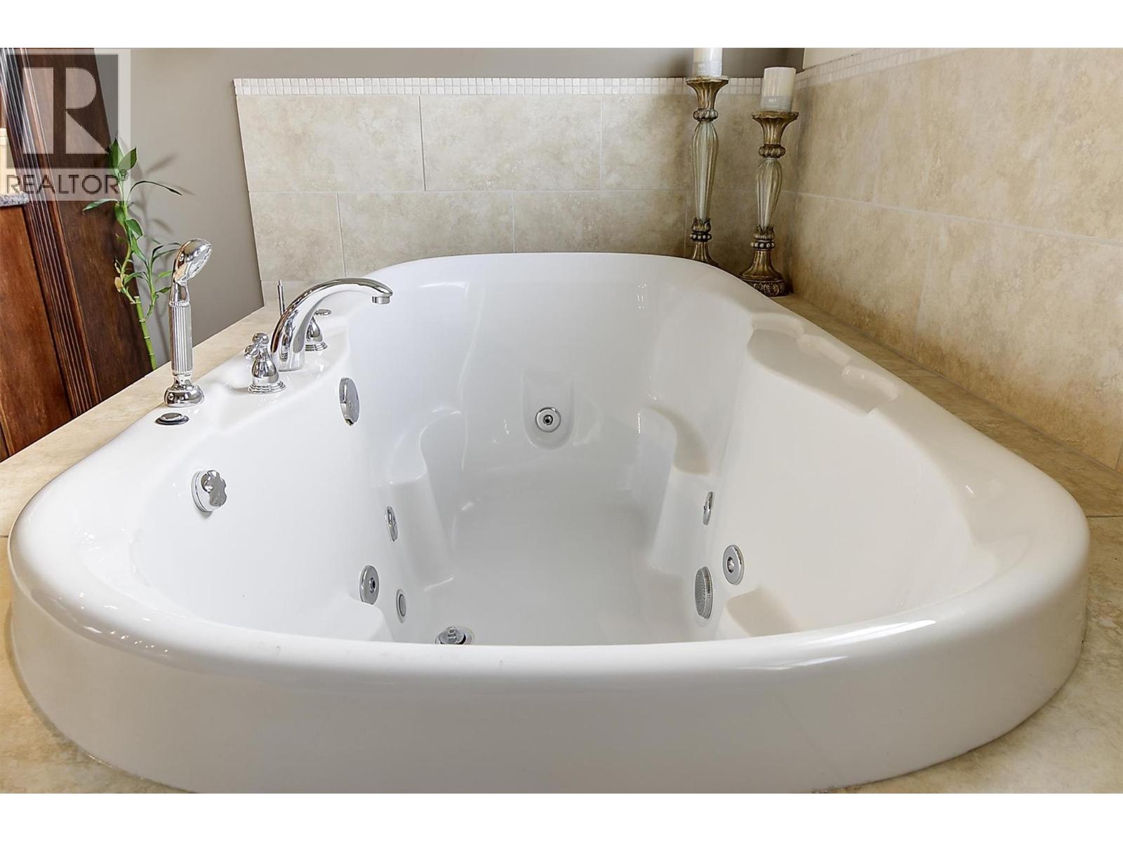  679 Devonian Avenue, Kelowna