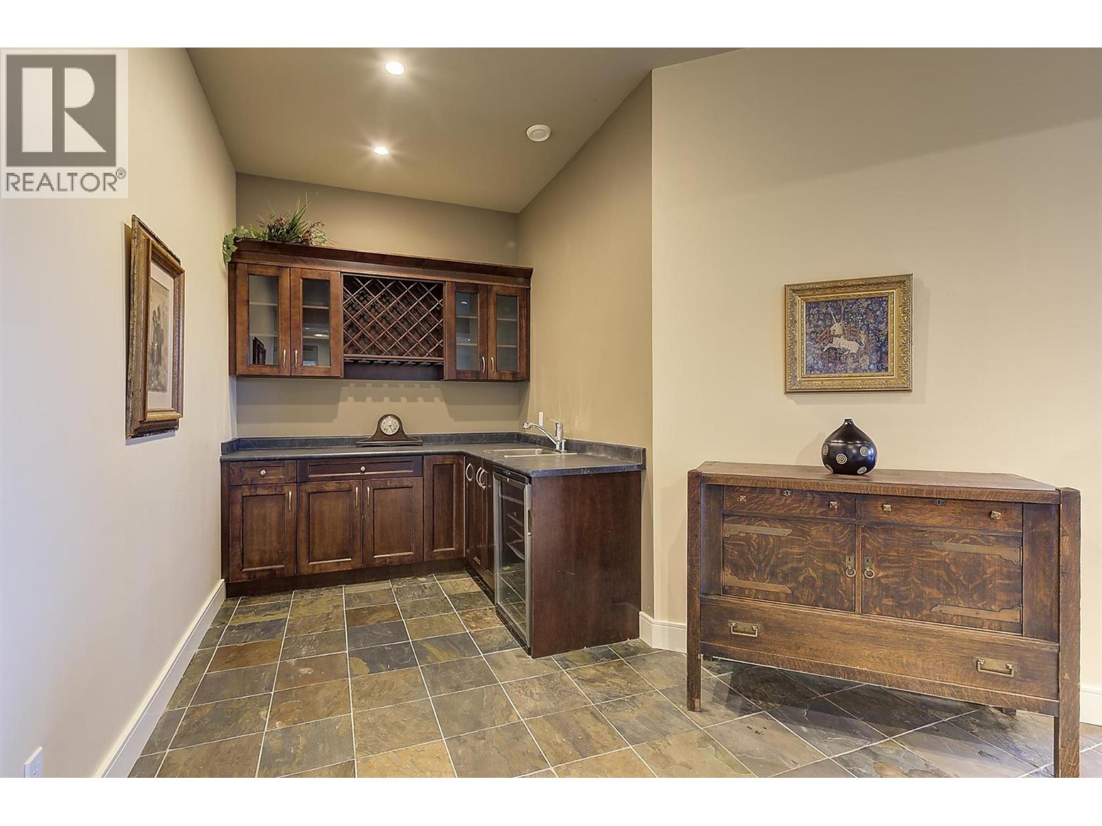  679 Devonian Avenue, Kelowna