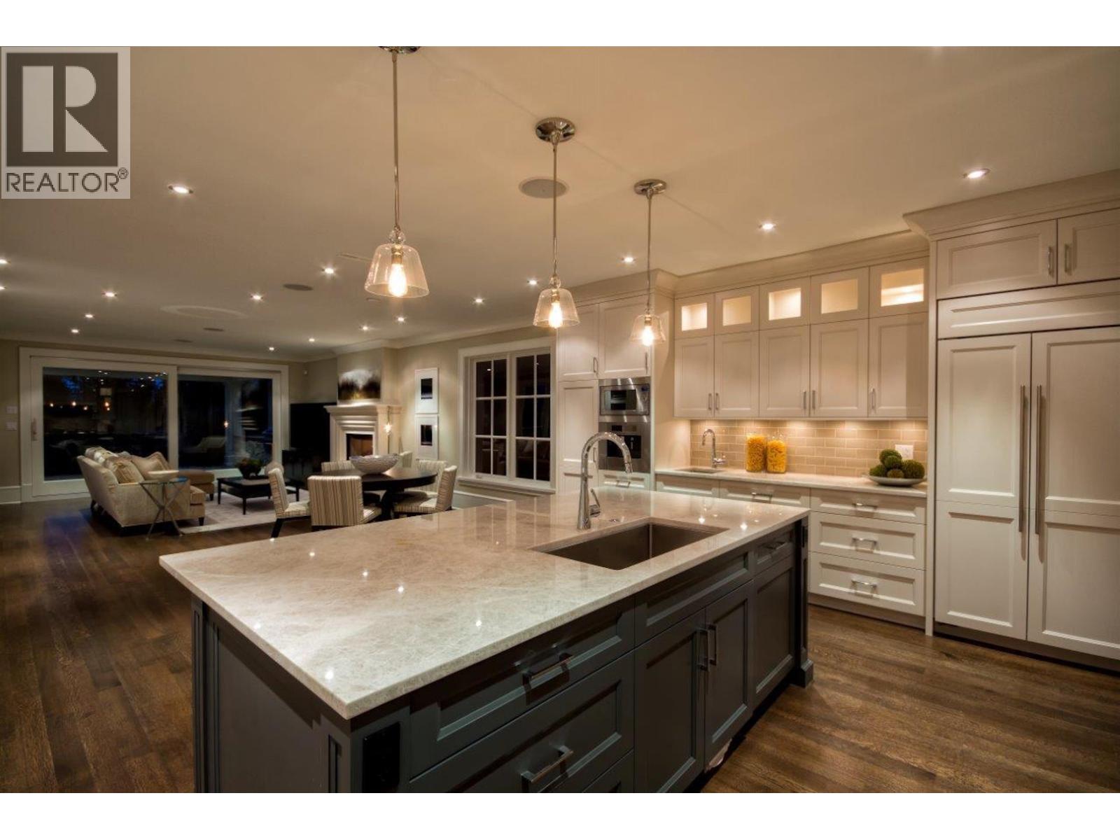 2920 MATHERS AVENUE, West Vancouver