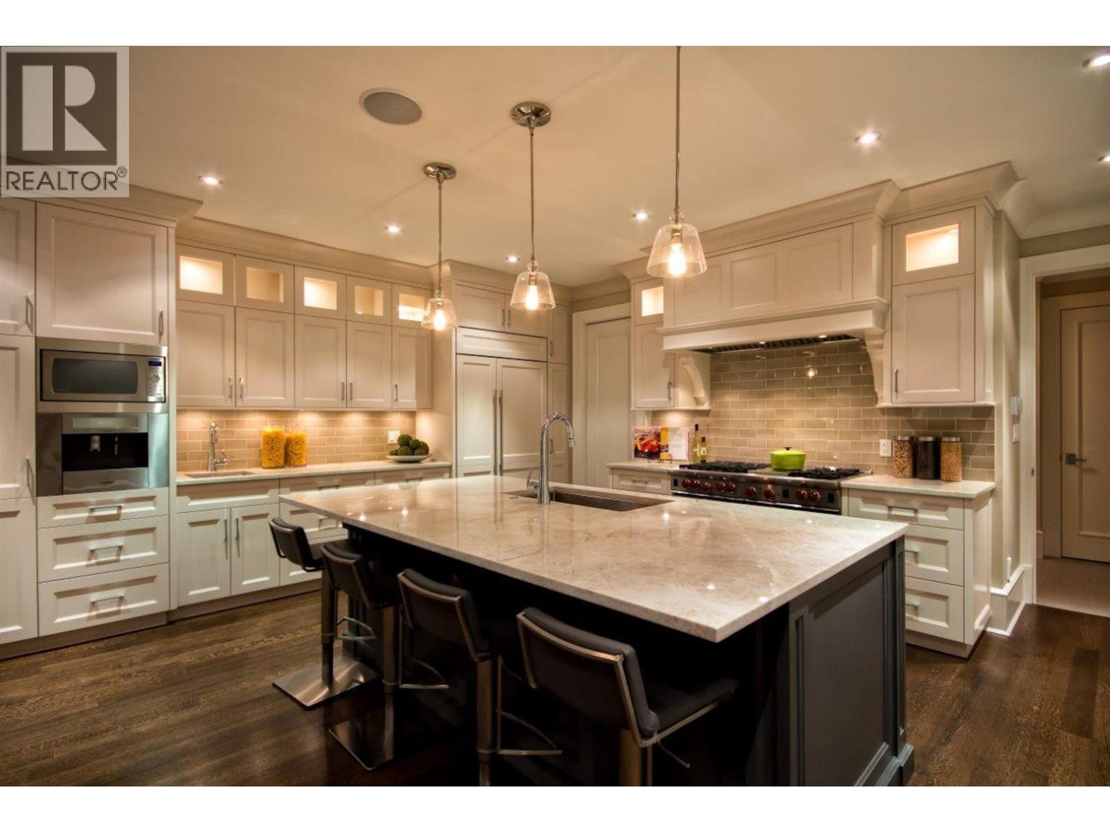 2920 MATHERS AVENUE, West Vancouver