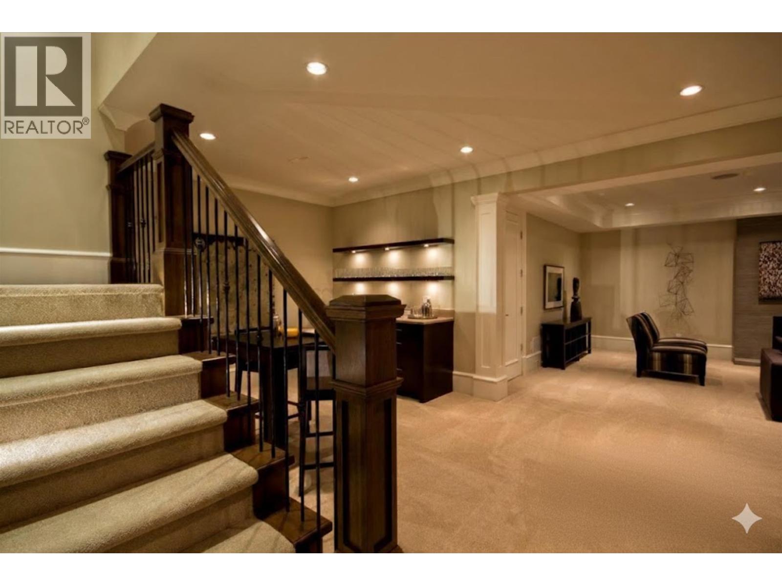 2920 MATHERS AVENUE, West Vancouver