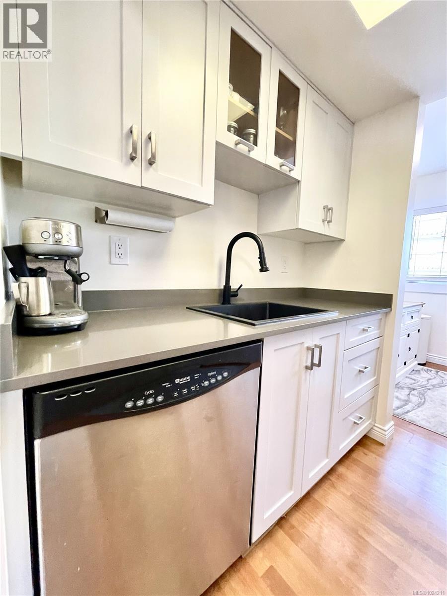 359 2930 Washington Ave, Victoria