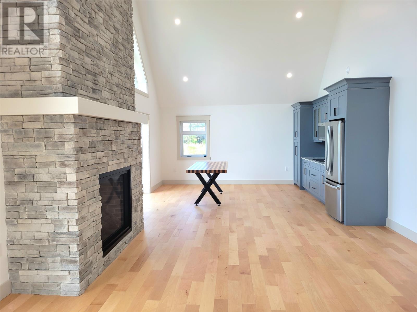 23 Main Road - 15