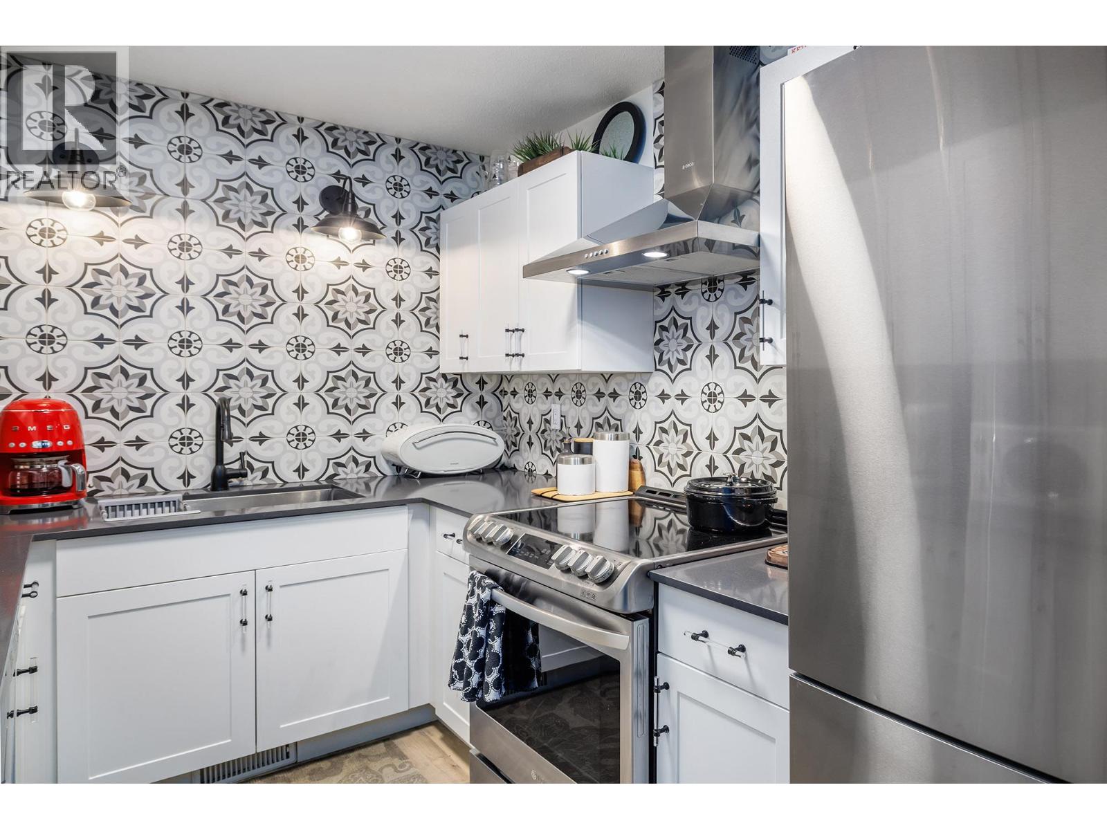 102 3155 Gordon Drive, Kelowna