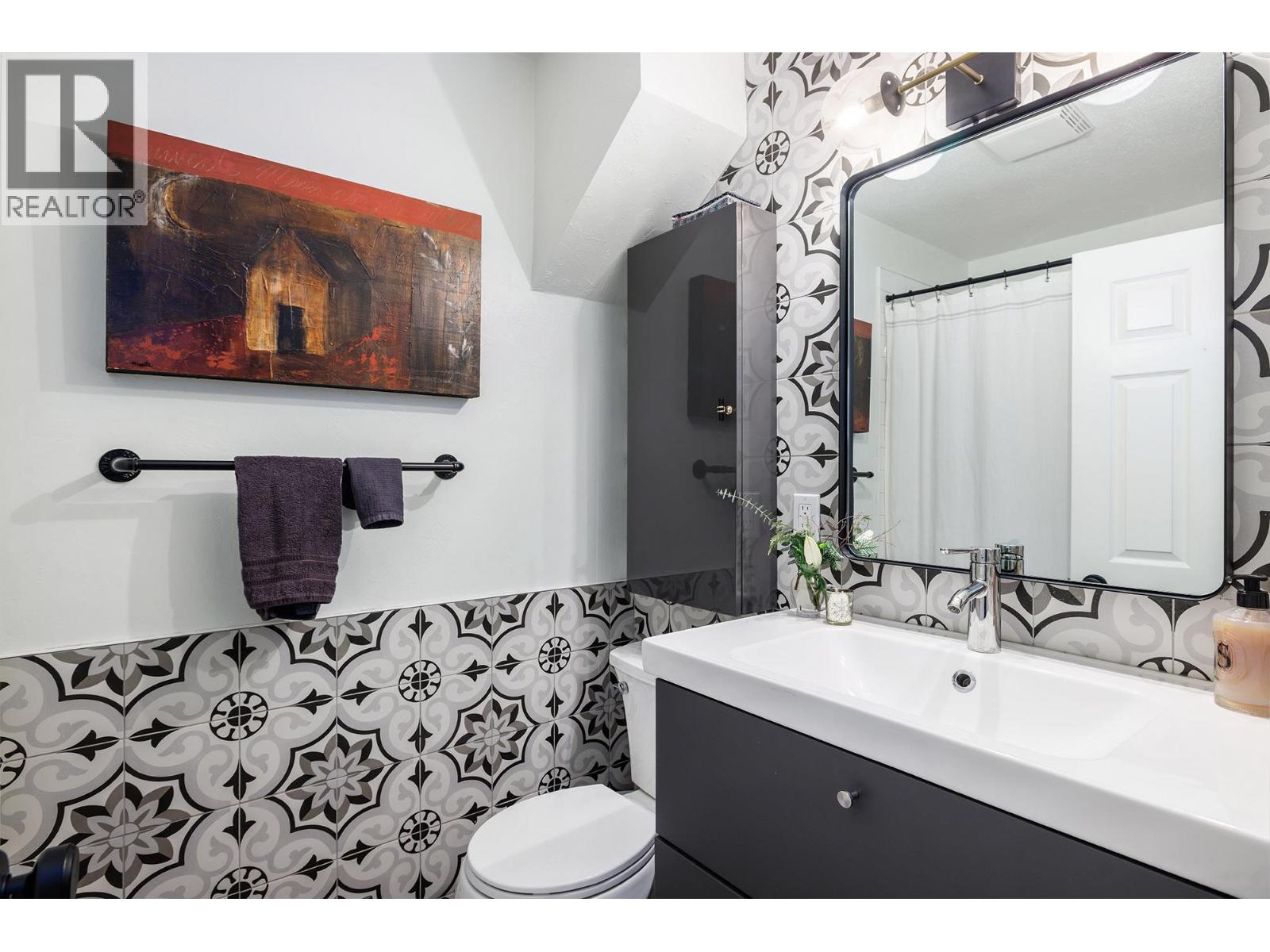 102 3155 Gordon Drive, Kelowna