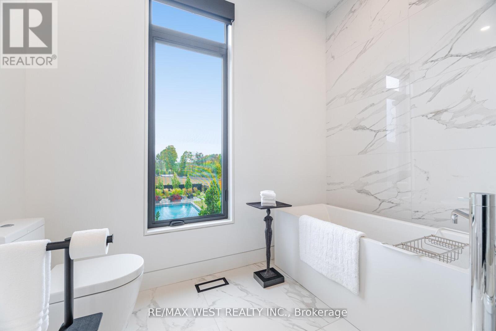 83 NAVIGATION DRIVE - 18