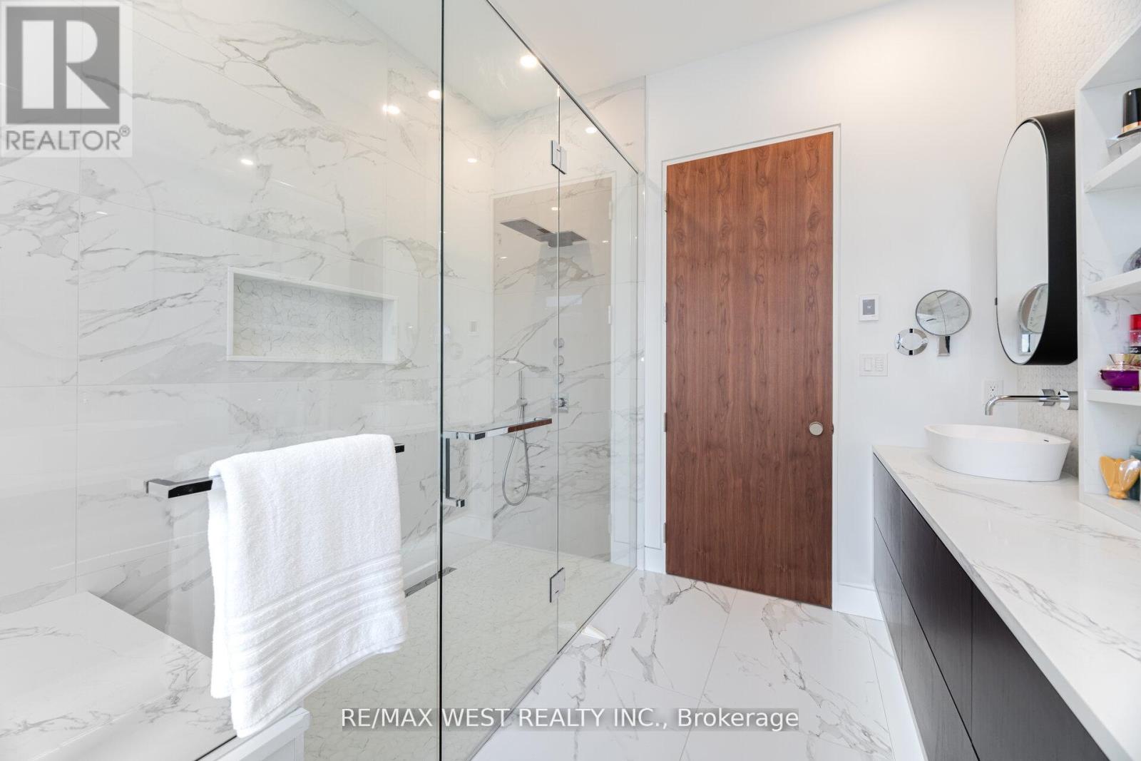 83 NAVIGATION DRIVE - 19