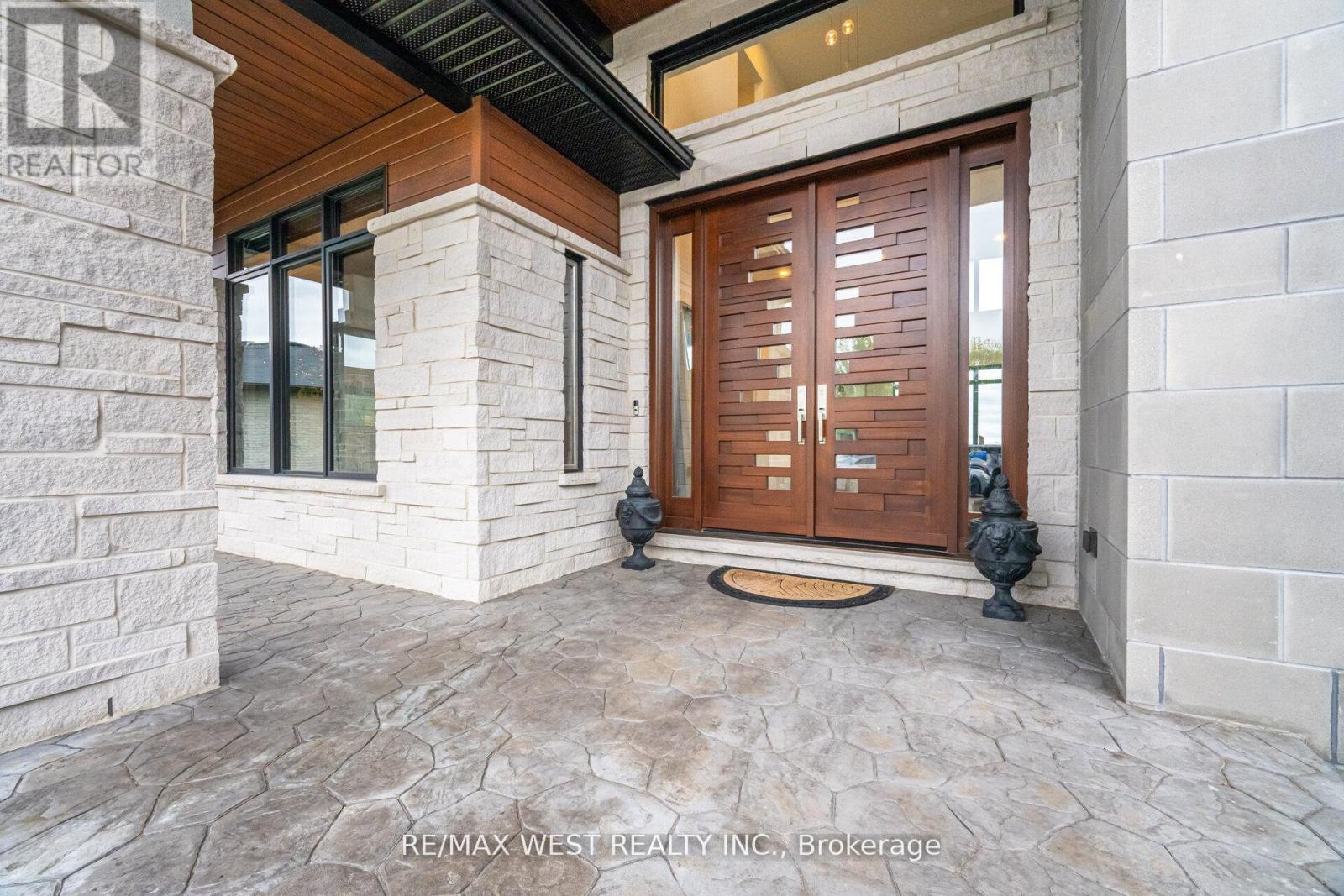 83 NAVIGATION DRIVE - 2
