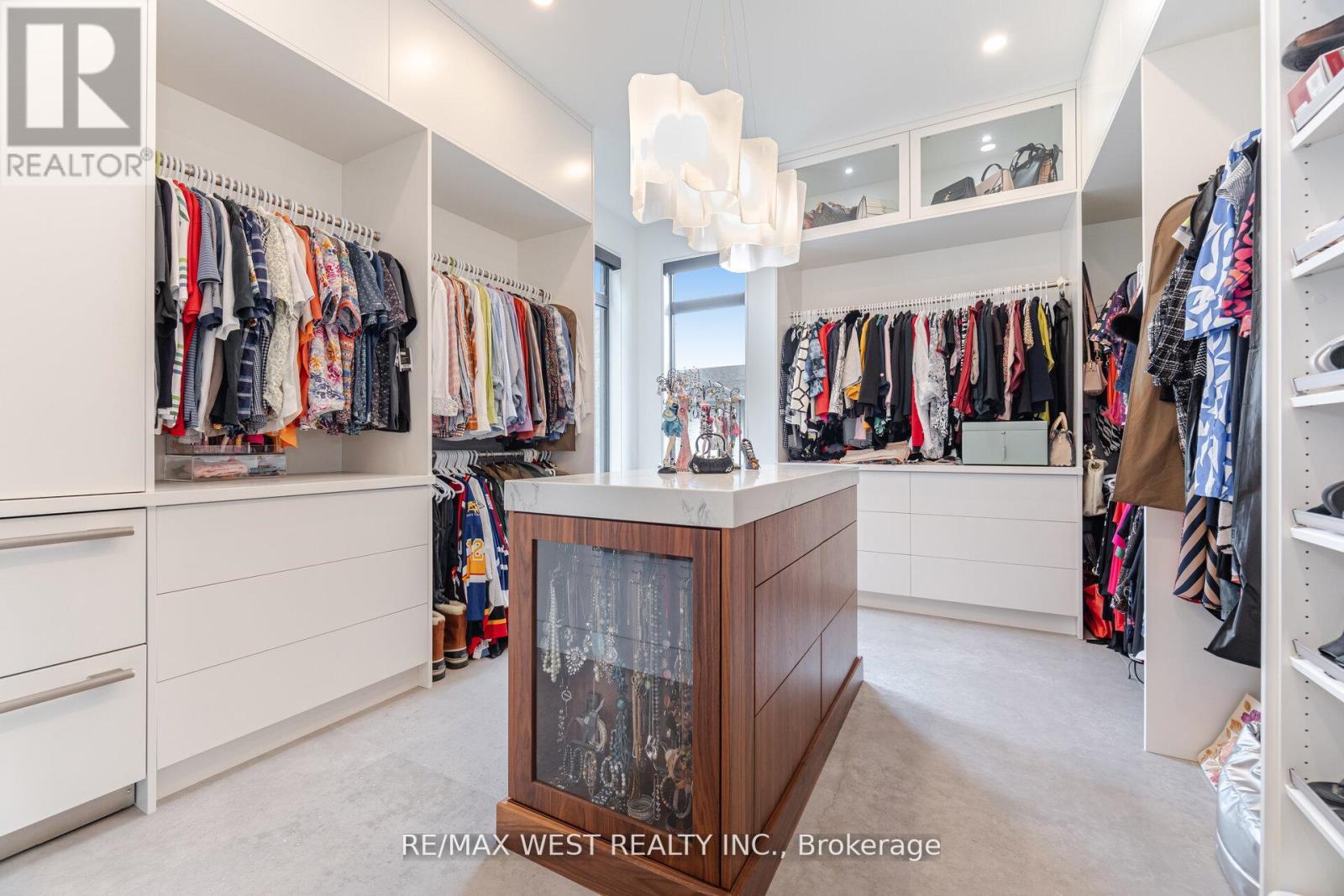 83 NAVIGATION DRIVE - 20