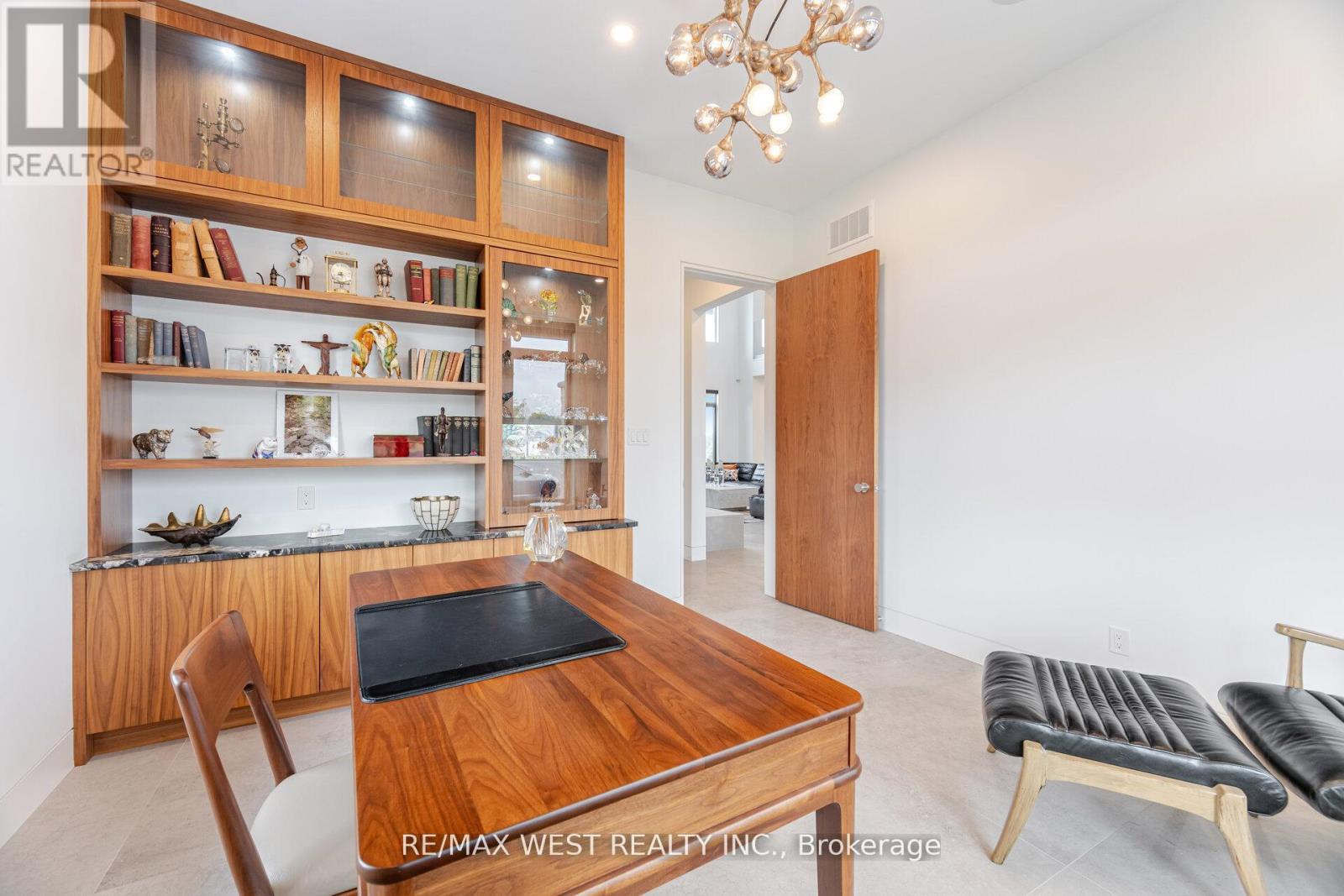 83 NAVIGATION DRIVE - 22