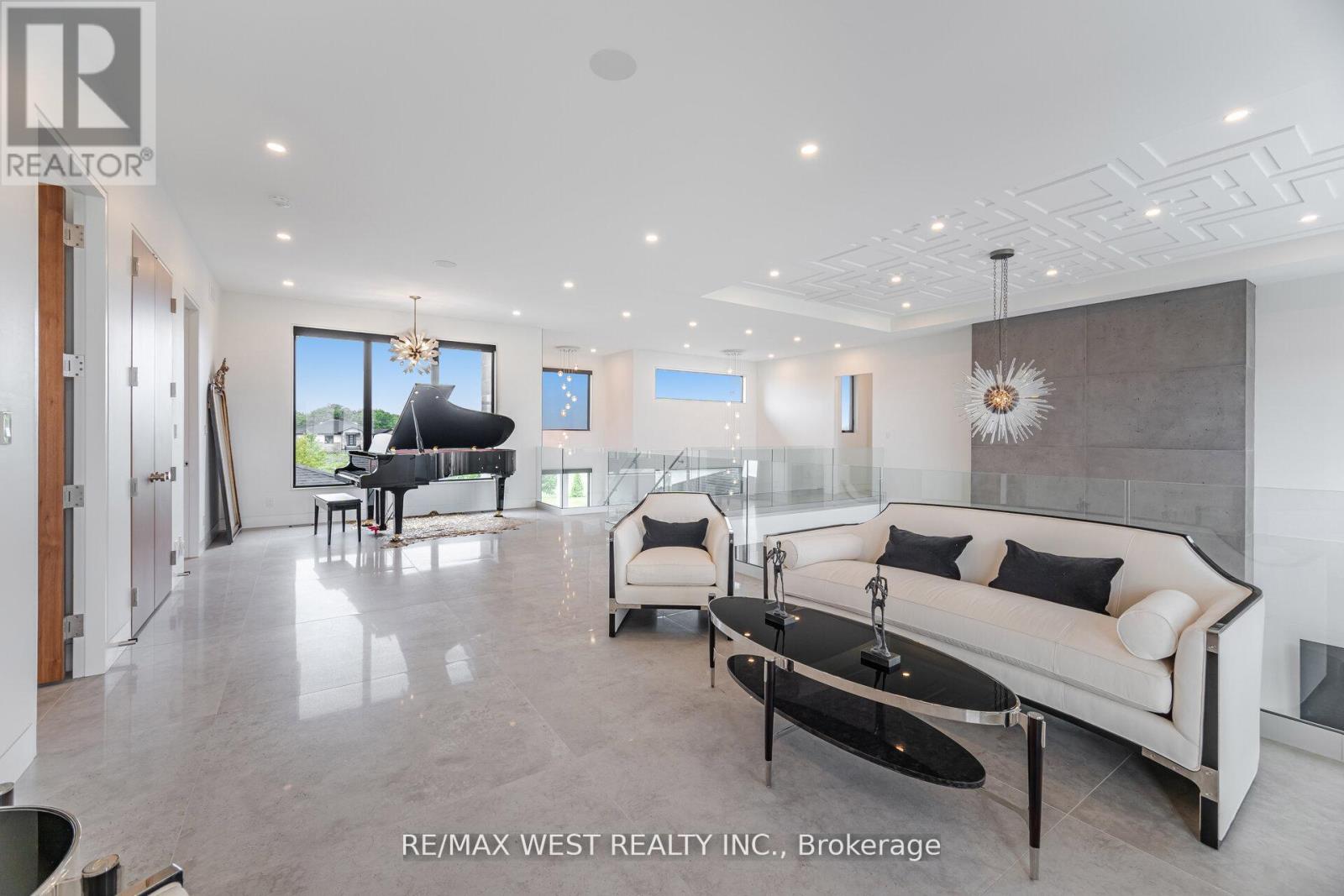 83 NAVIGATION DRIVE - 24