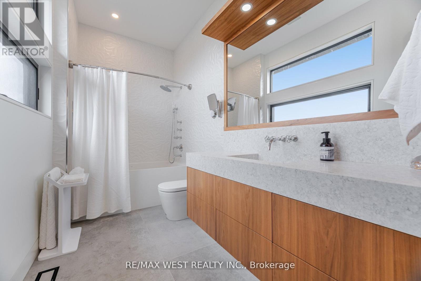 83 NAVIGATION DRIVE - 34