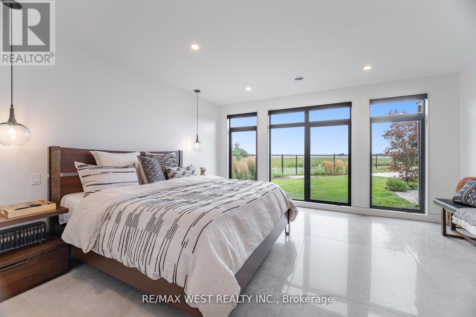 83 NAVIGATION DRIVE - 41