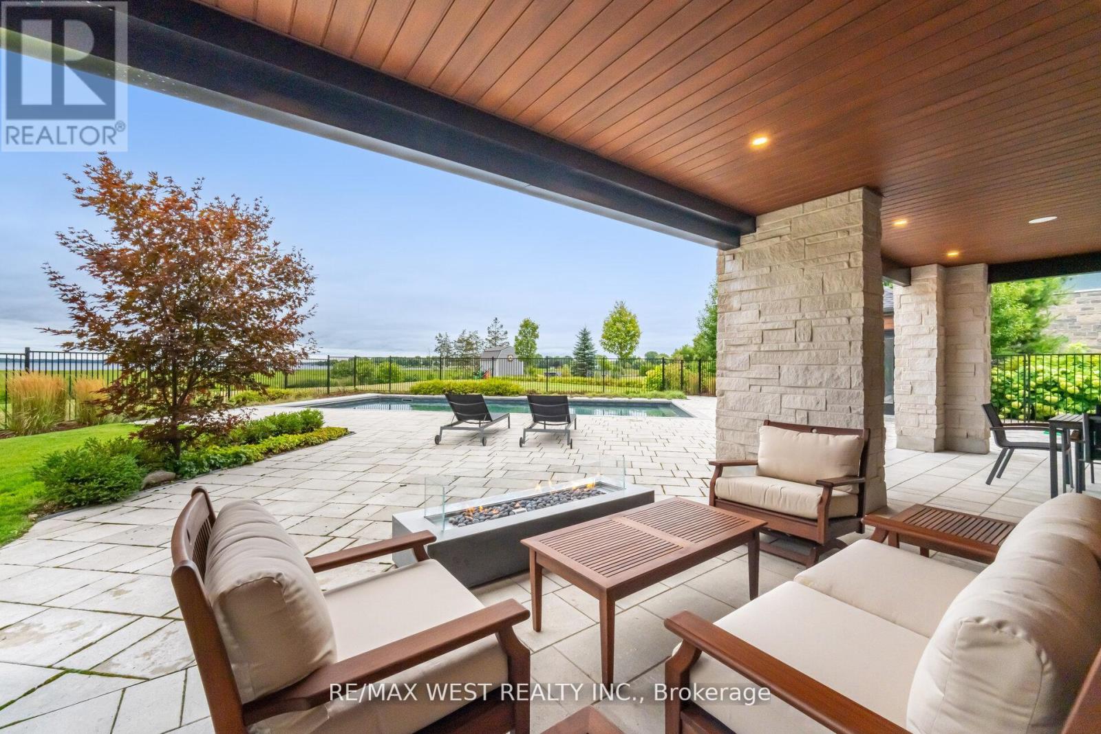 83 NAVIGATION DRIVE - 45