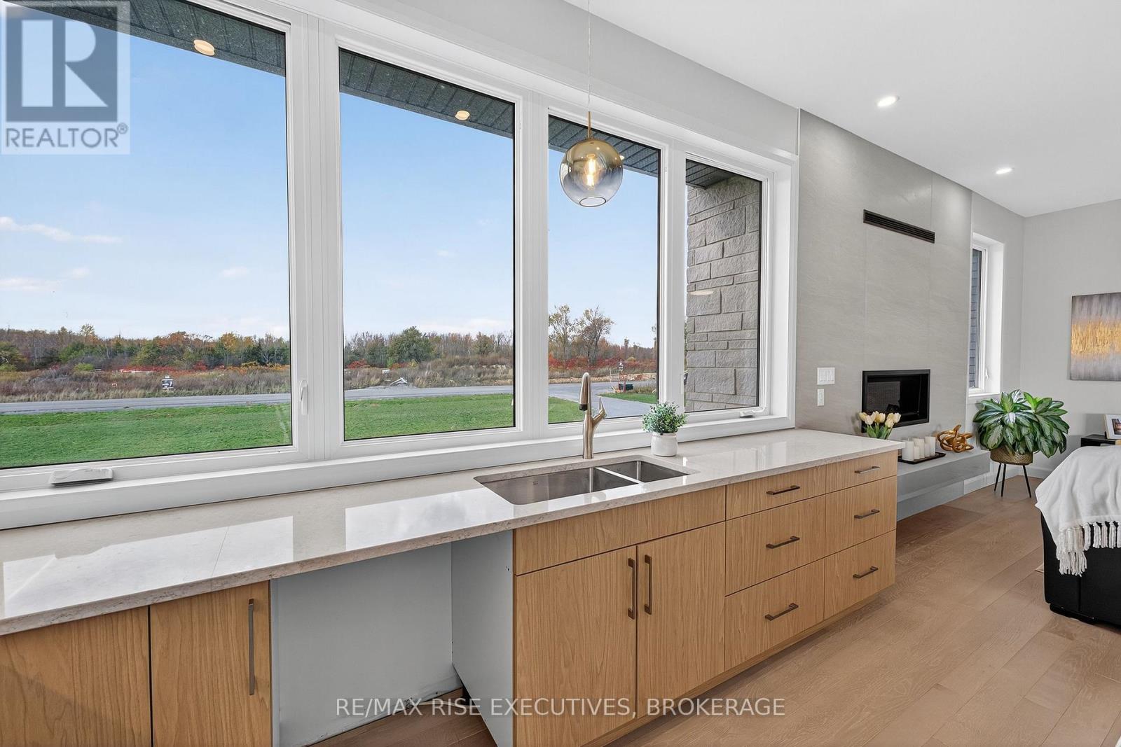 158 SUMMERSIDE DRIVE - 21