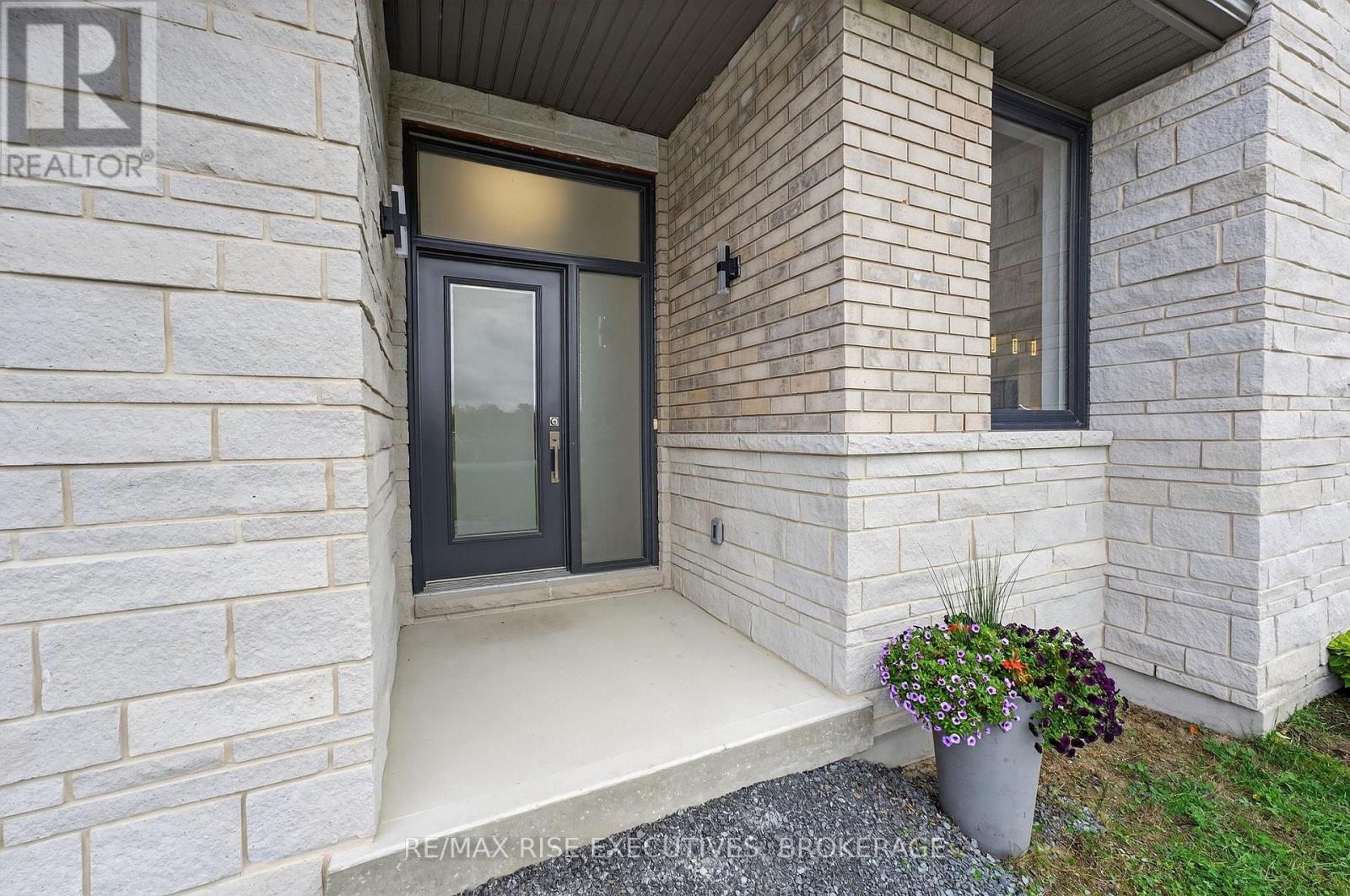 158 SUMMERSIDE DRIVE - 3
