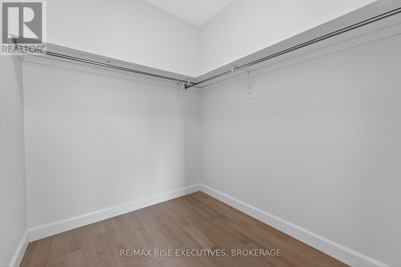 158 SUMMERSIDE DRIVE - 37