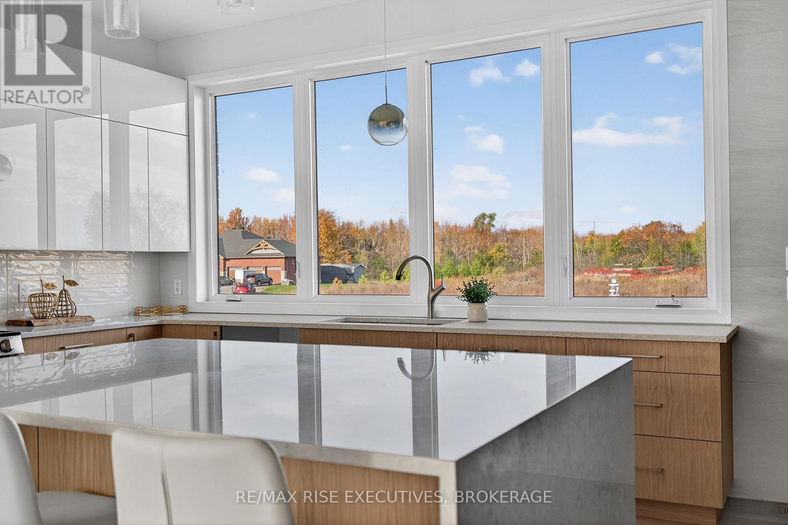 158 SUMMERSIDE DRIVE - 8