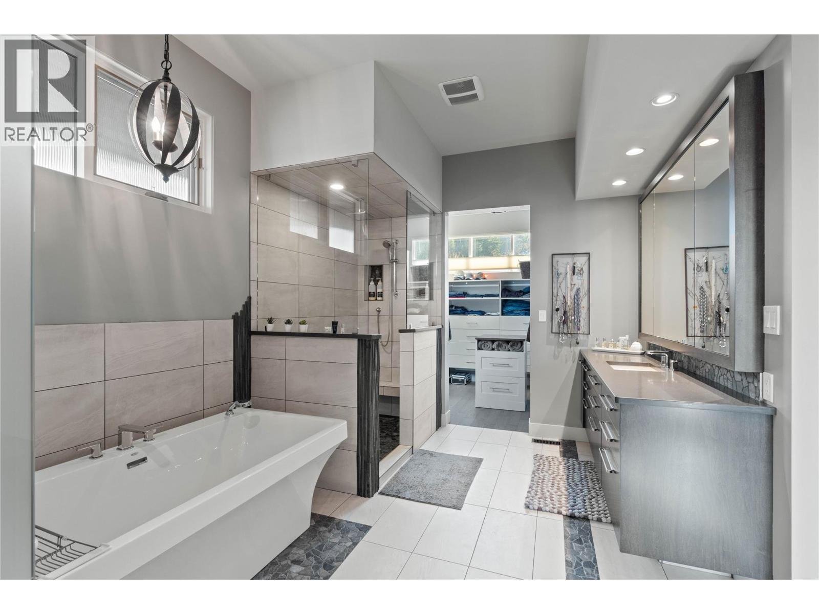 1555 KICKING HORSE Way, Kamloops