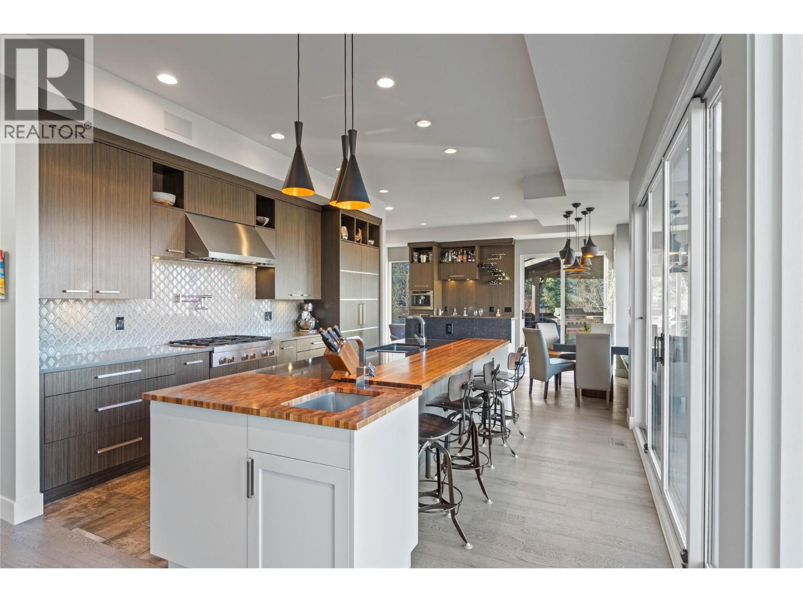 1555 KICKING HORSE Way, Kamloops