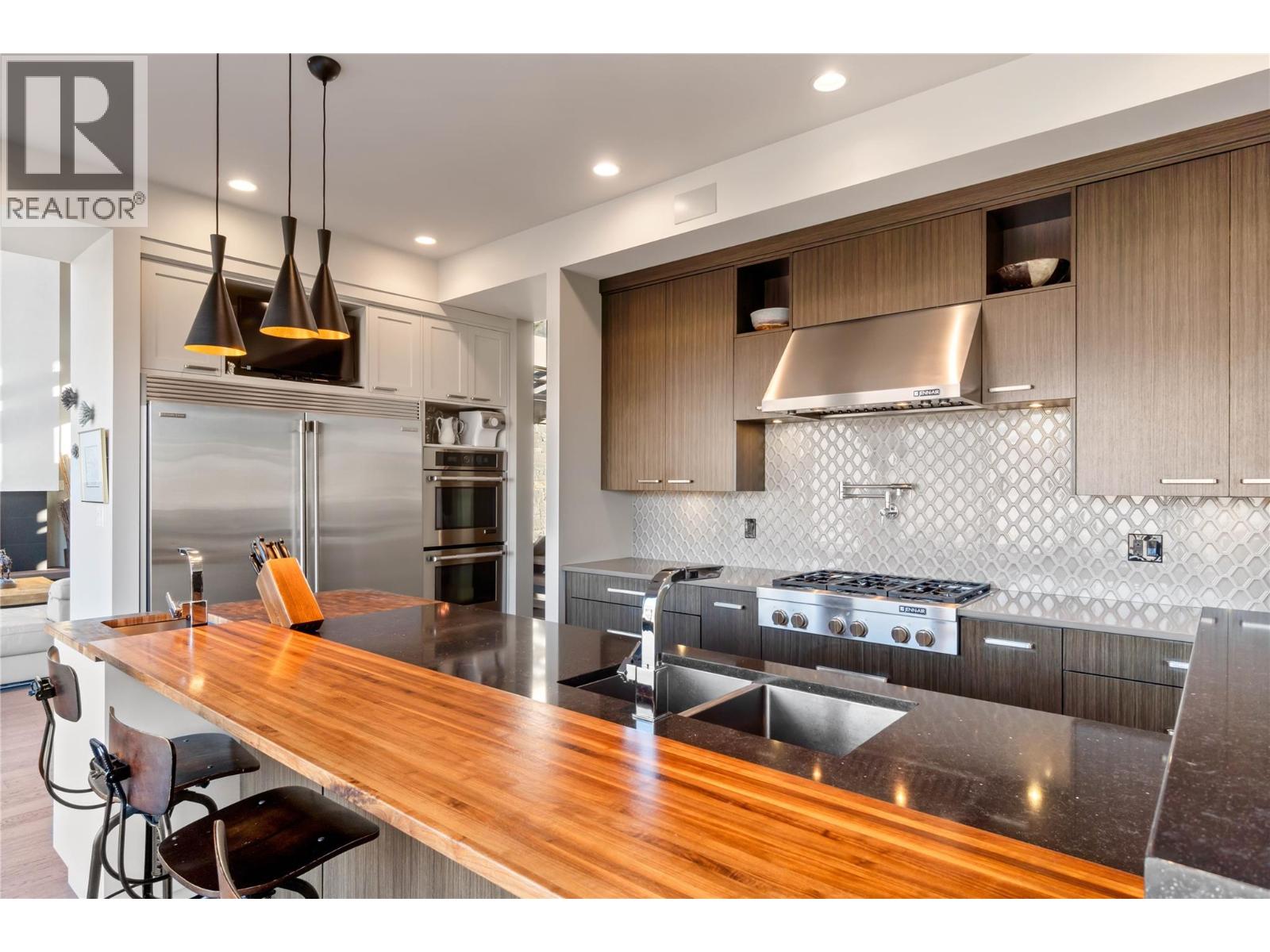 1555 KICKING HORSE Way, Kamloops