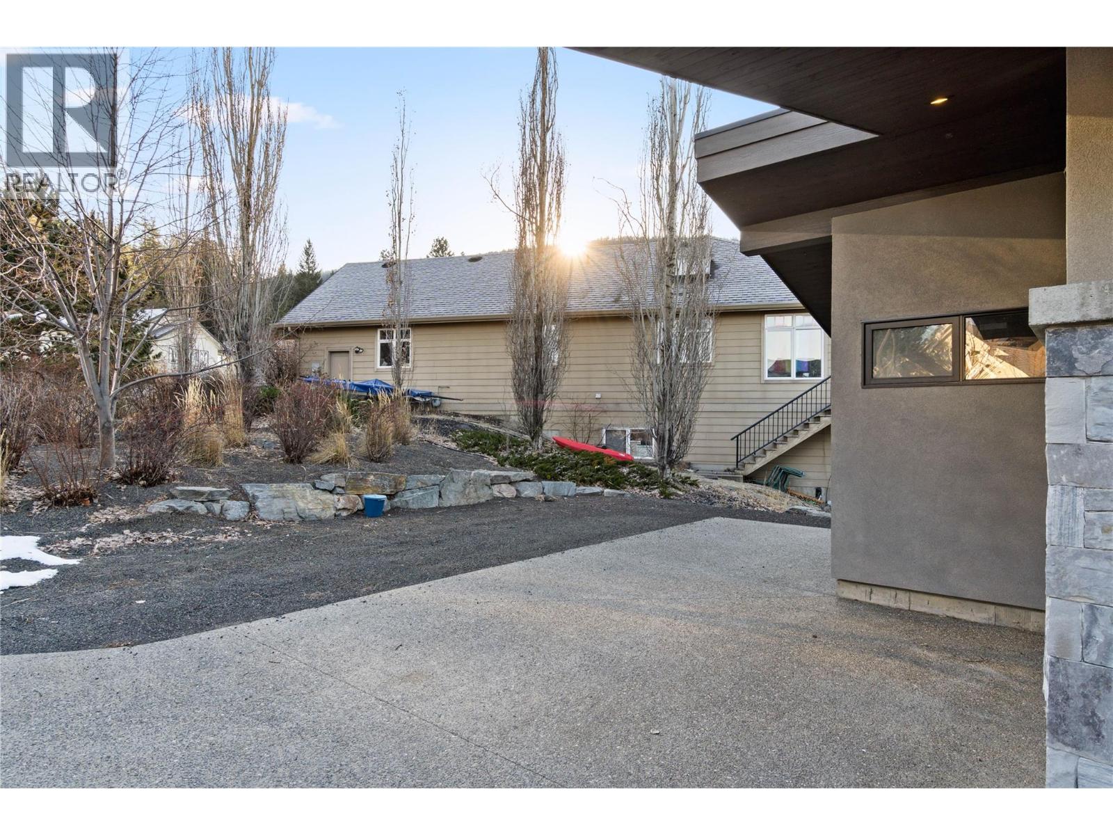 1555 KICKING HORSE Way - 46
