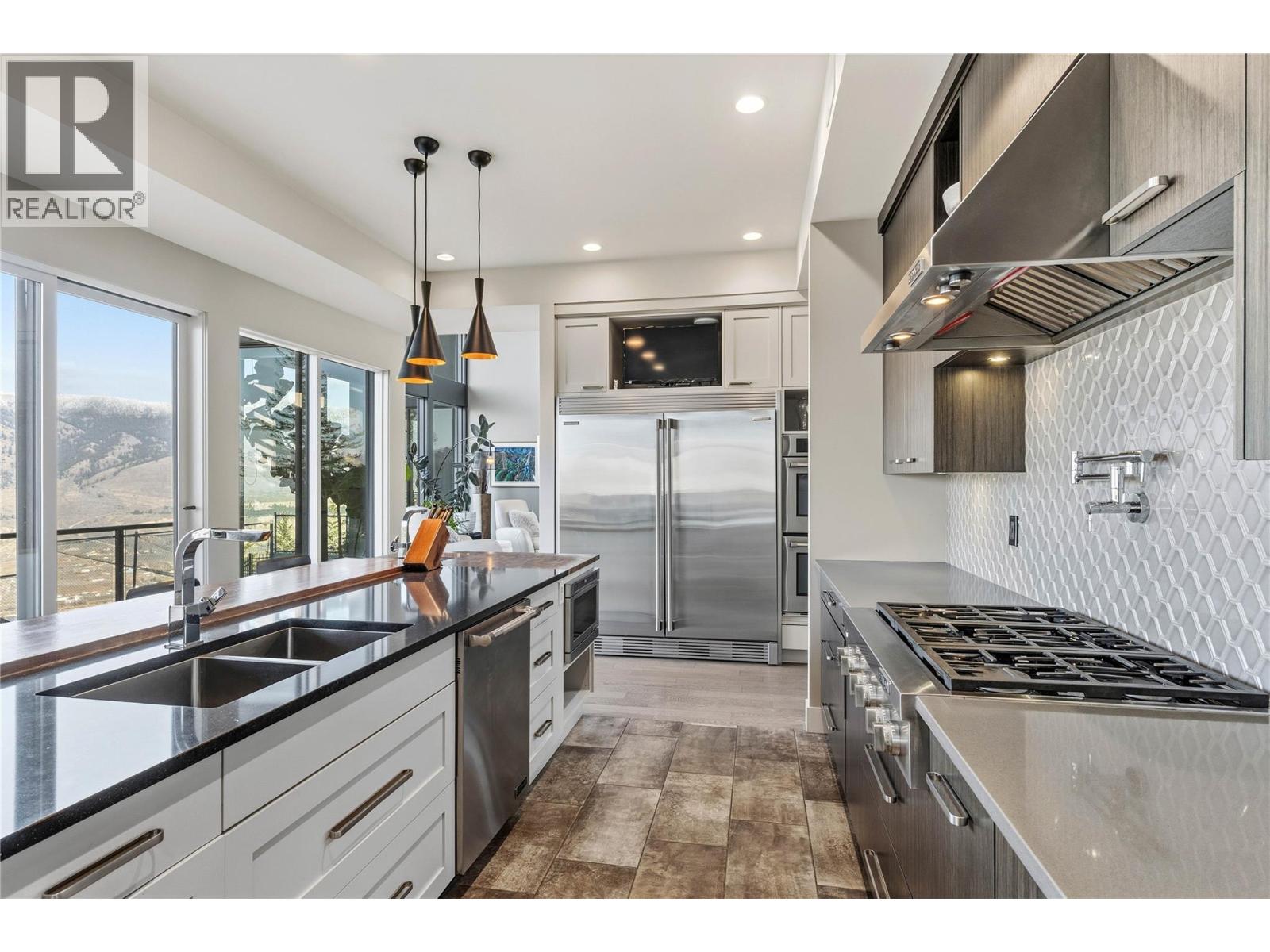 1555 KICKING HORSE Way - 6