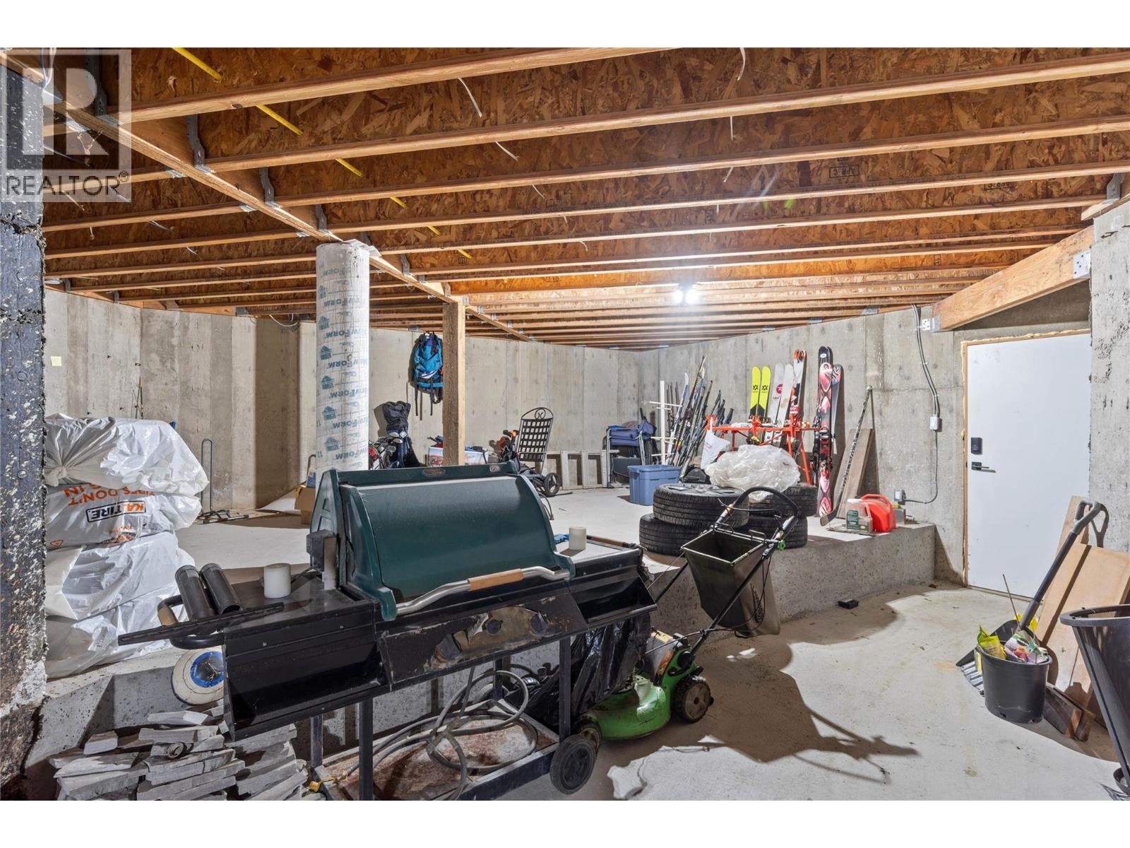 1555 KICKING HORSE Way - 80
