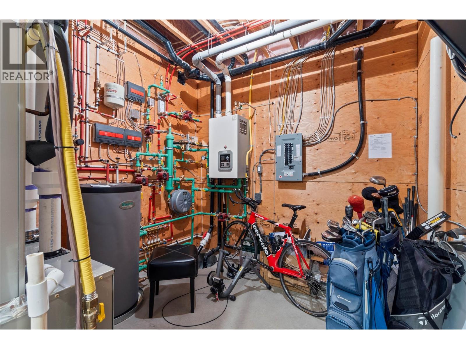 1555 KICKING HORSE Way, Kamloops