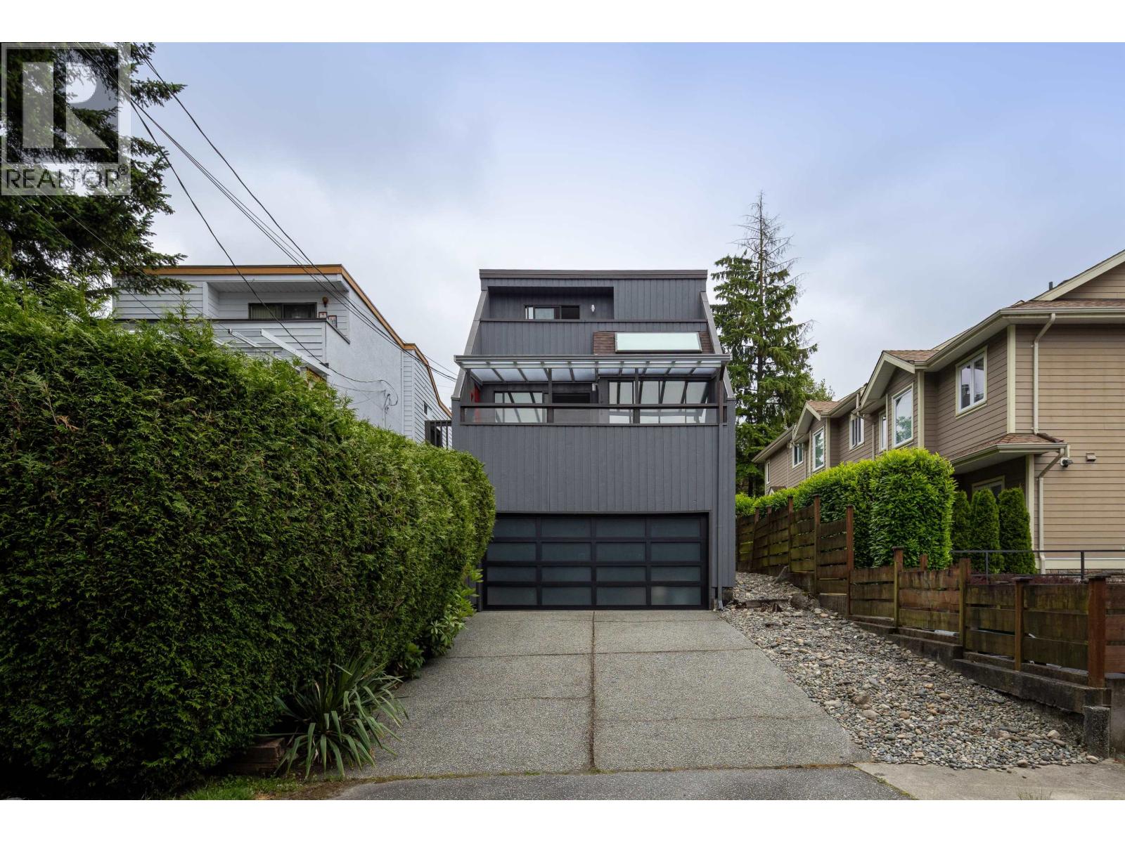 1915 CHESTERFIELD AVENUE, North Vancouver