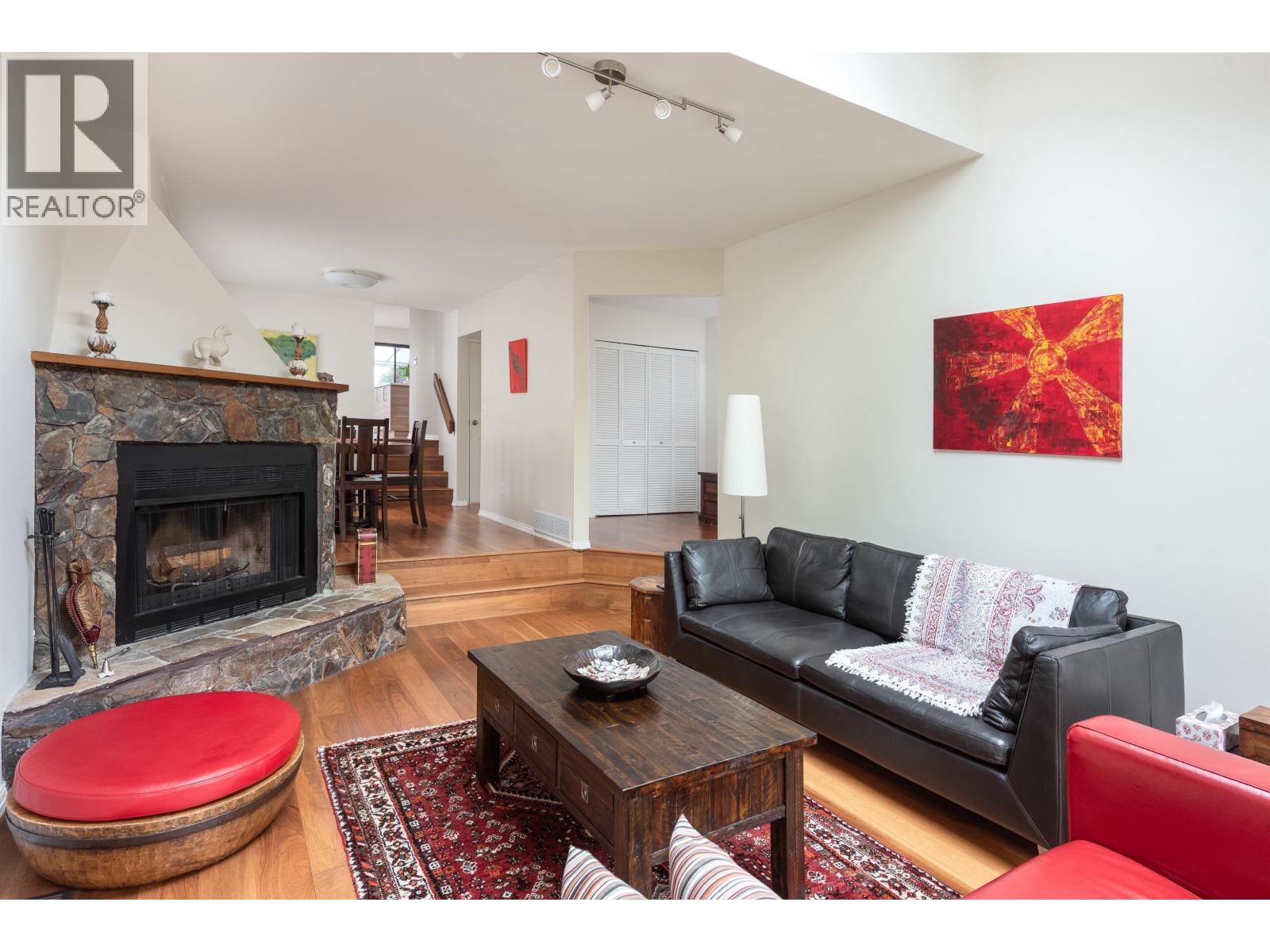 1915 CHESTERFIELD AVENUE, North Vancouver