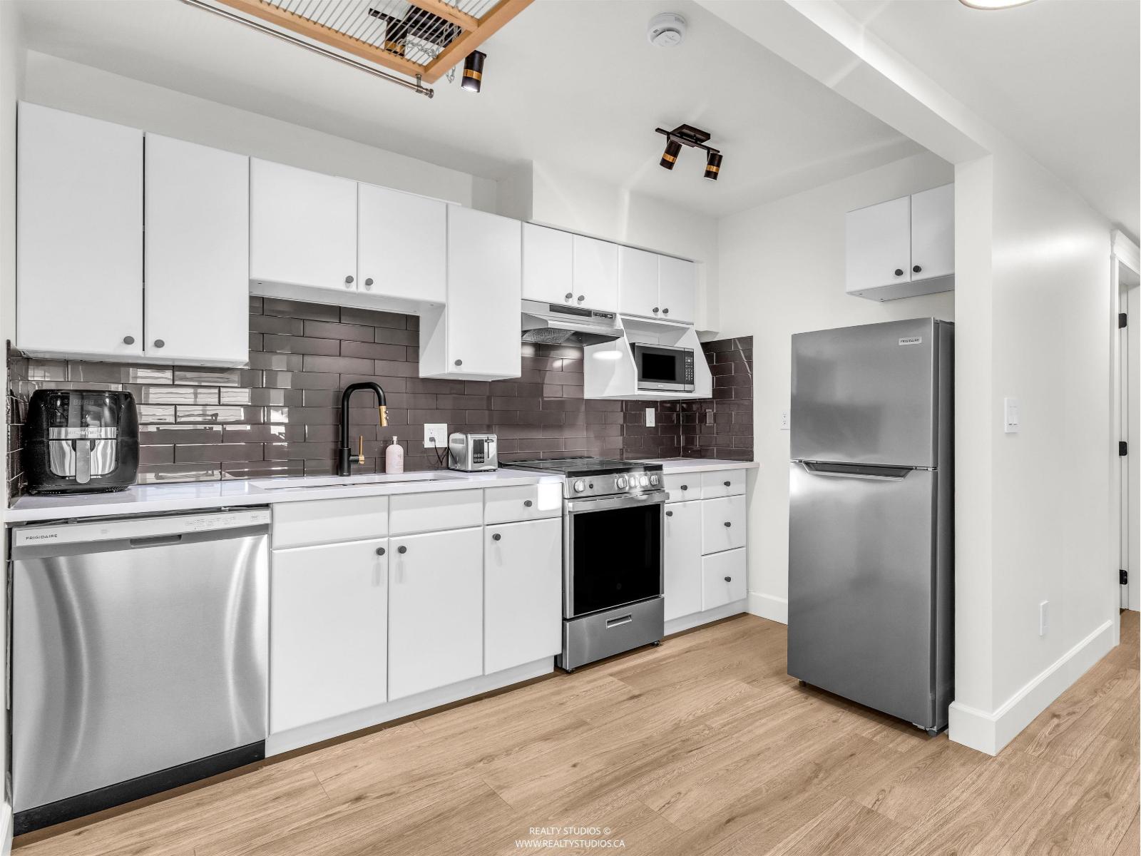 15383 COLUMBIA AVENUE, White Rock