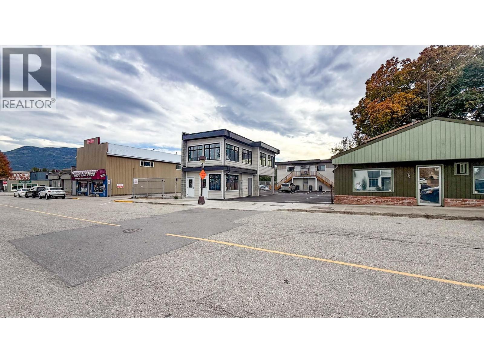  704 Cliff Avenue, Enderby