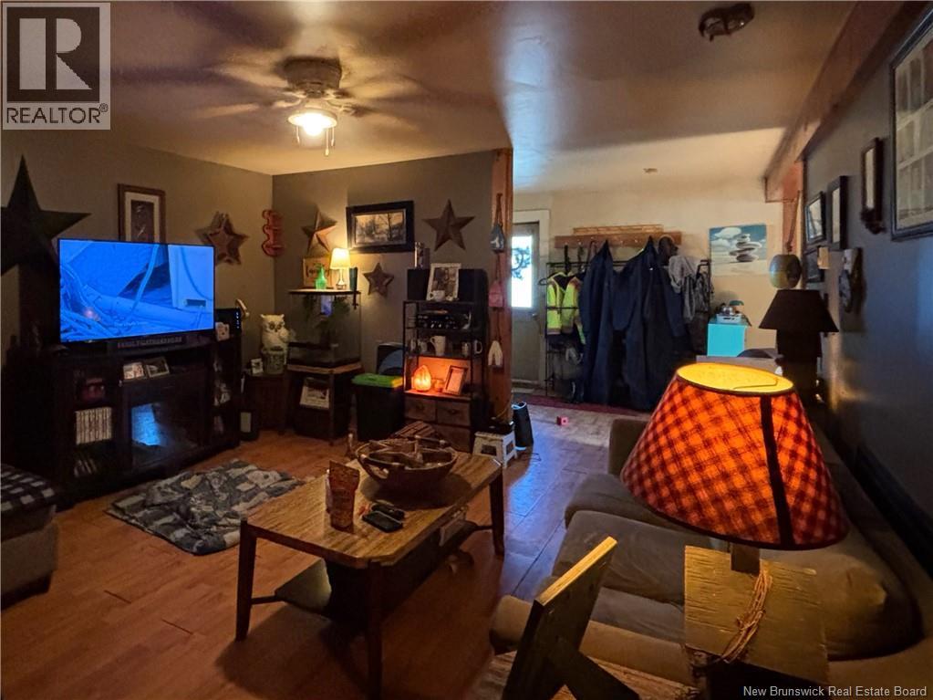 36 LEONARD DRIVE - 32