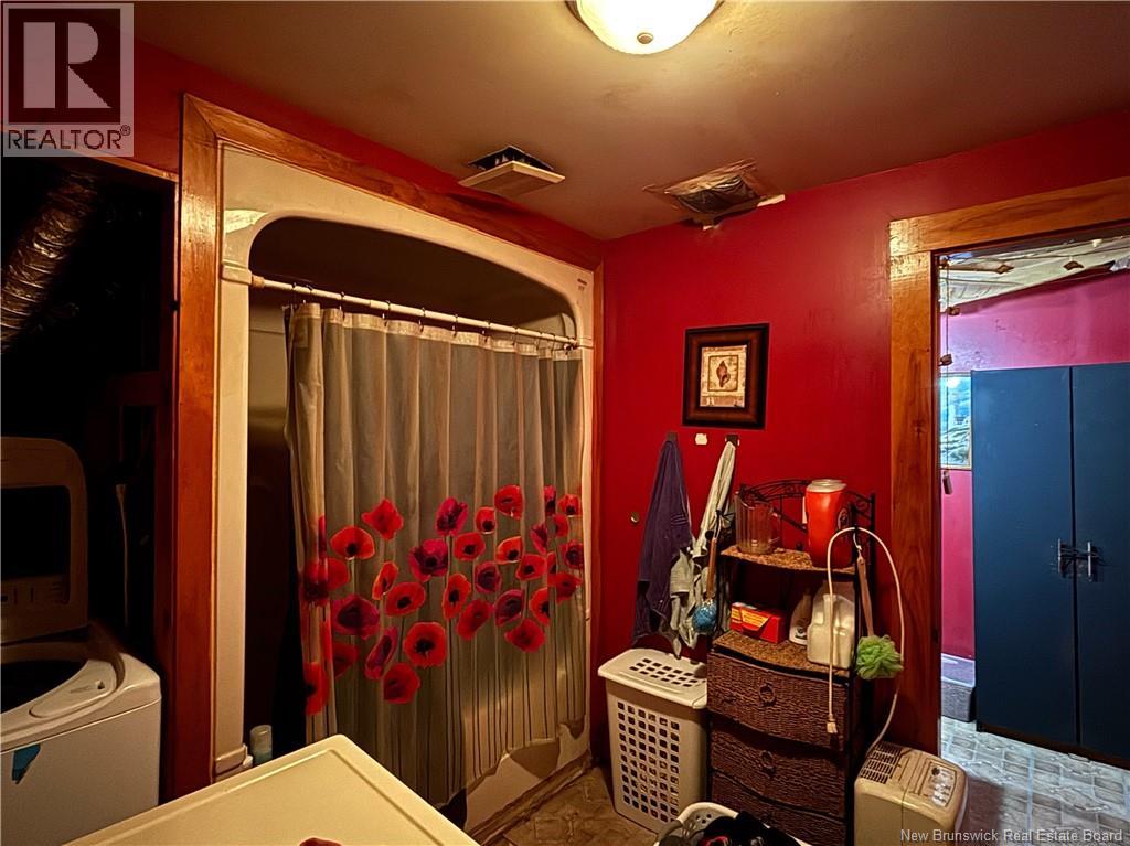 36 LEONARD DRIVE - 39