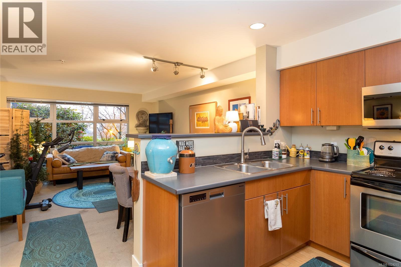 109 797 Tyee Road, Victoria