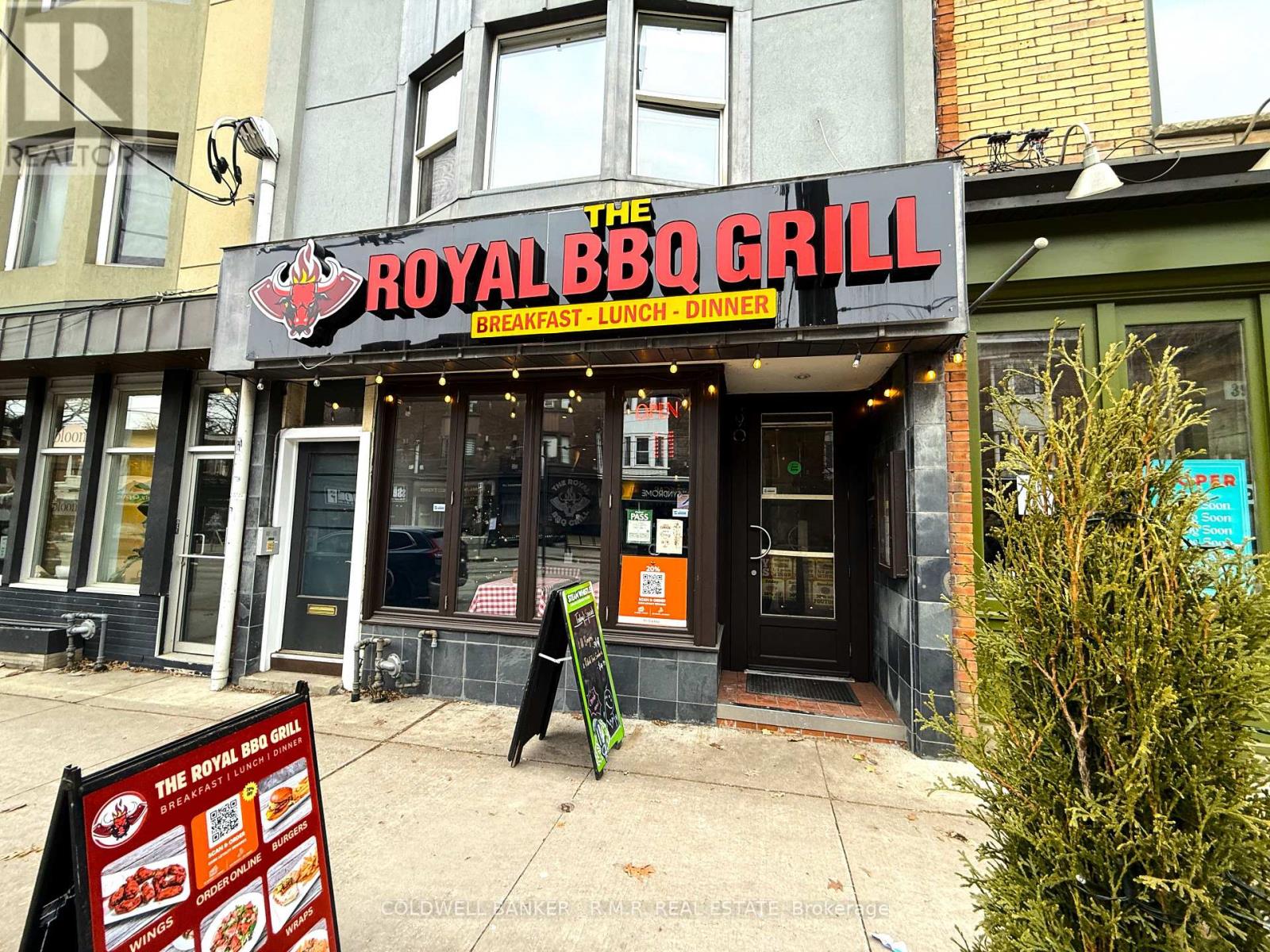 390 RONCESVALLES AVENUE