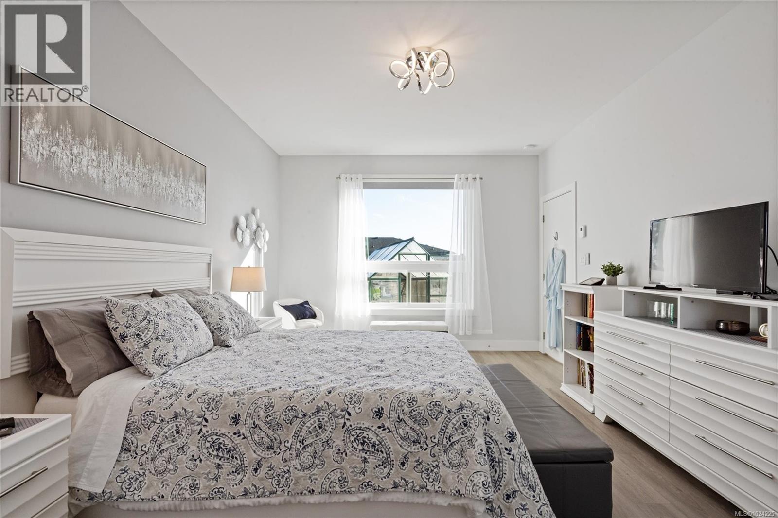 2407 Mountain Heights Dr, Sooke