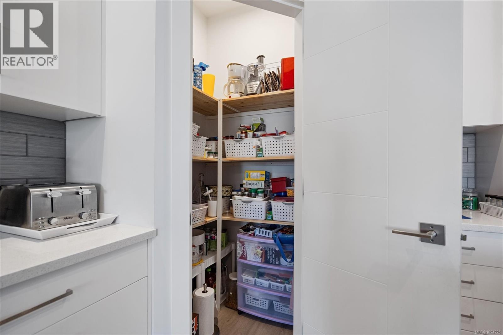 2407 Mountain Heights Dr, Sooke