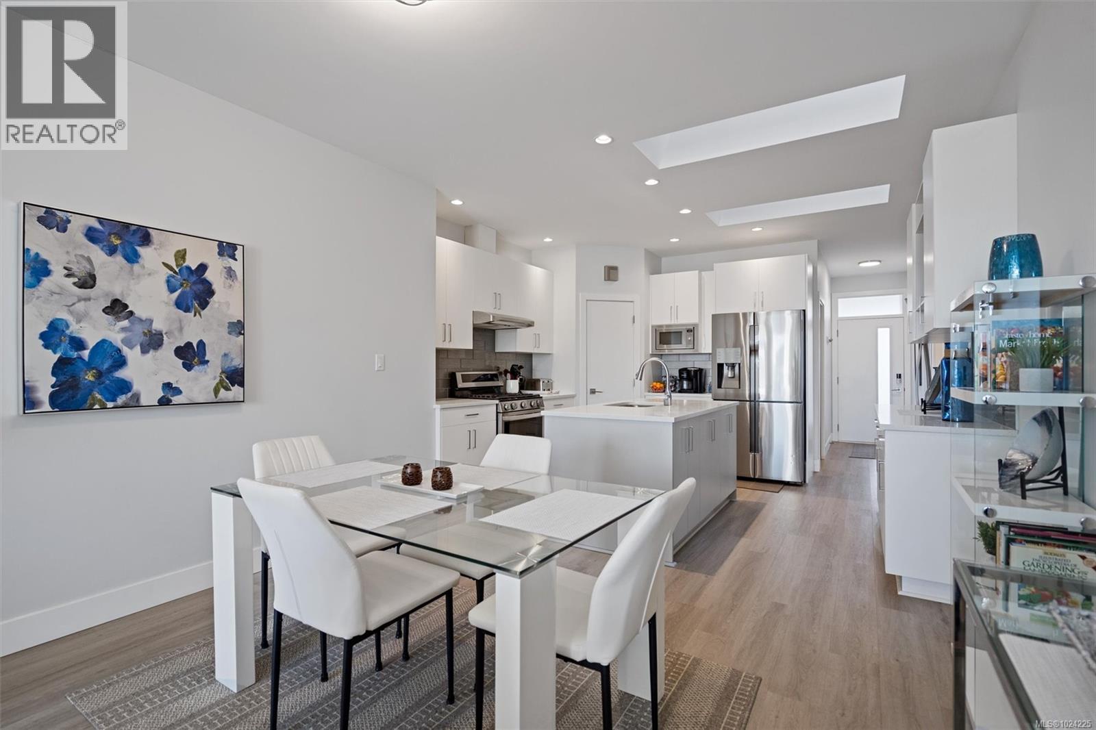 2407 Mountain Heights Dr, Sooke