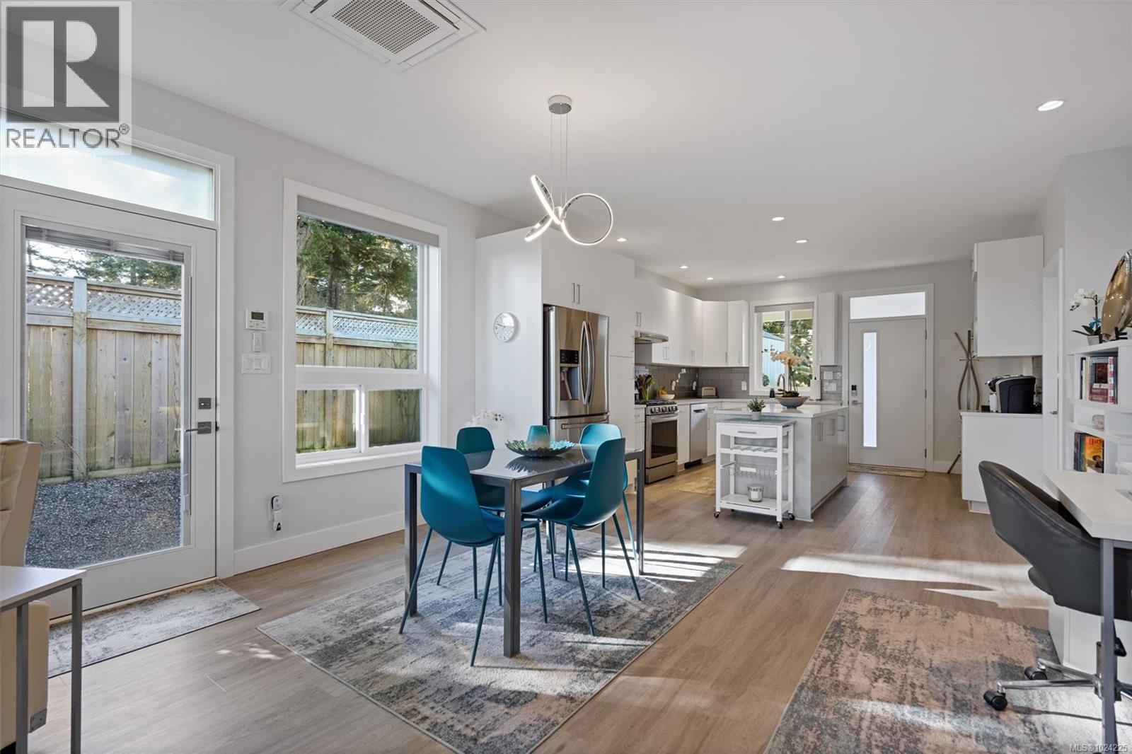 2407 Mountain Heights Dr, Sooke